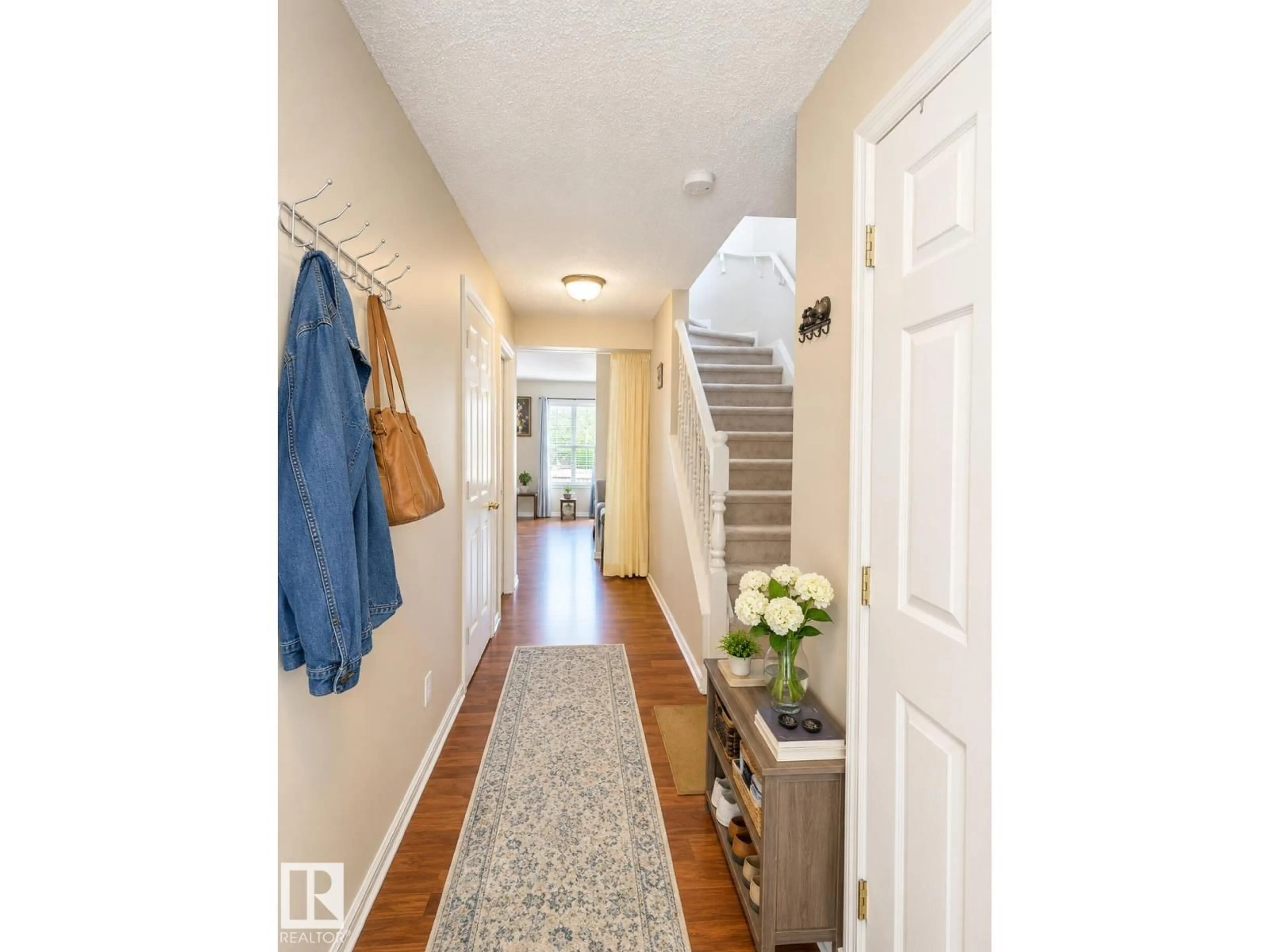 Indoor entryway for 704 83 ST, Edmonton Alberta T6X1L6