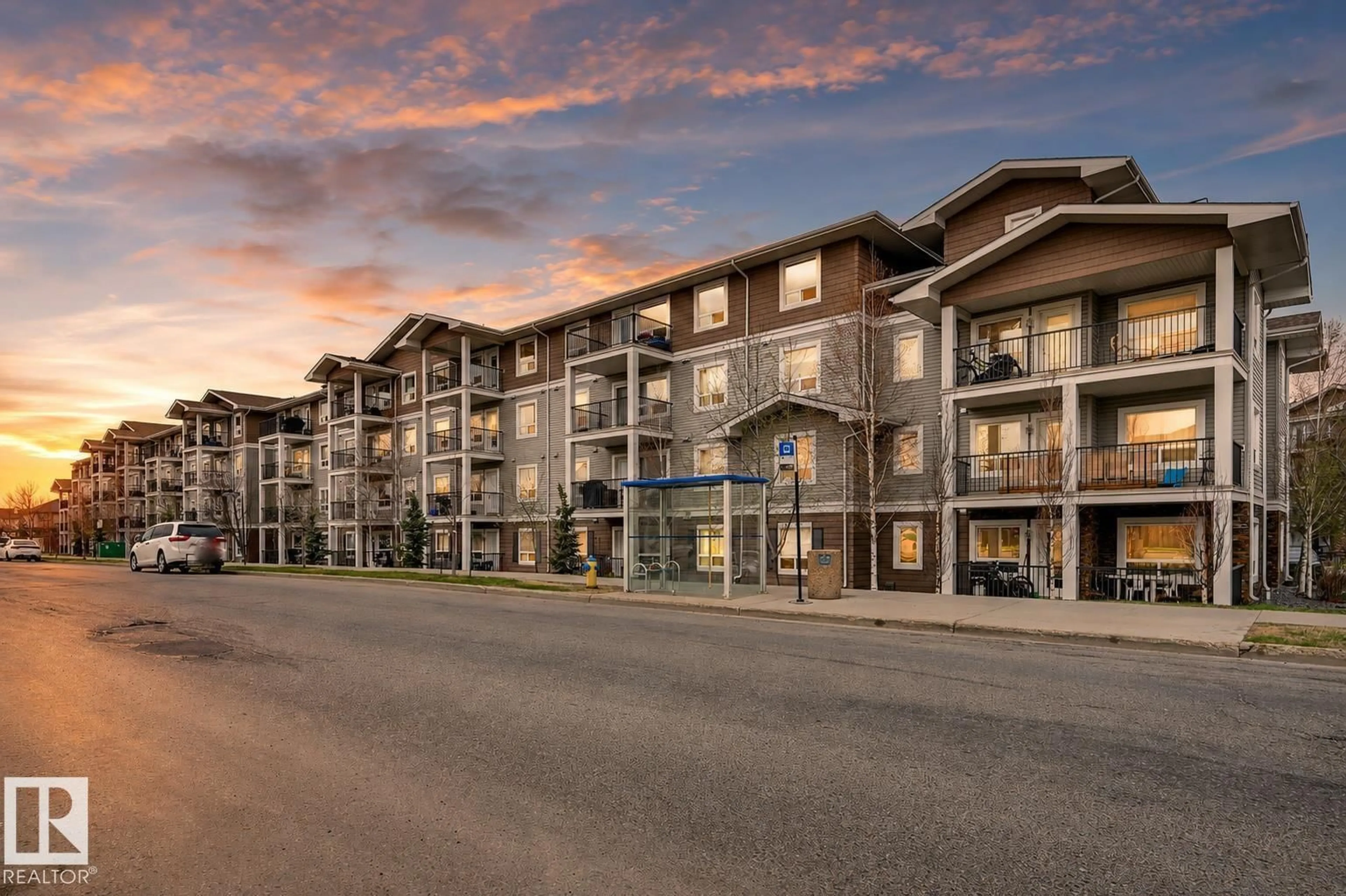 Patio, building for 3104 - 9351 SIMPSON DR, Edmonton Alberta T6R0N4
