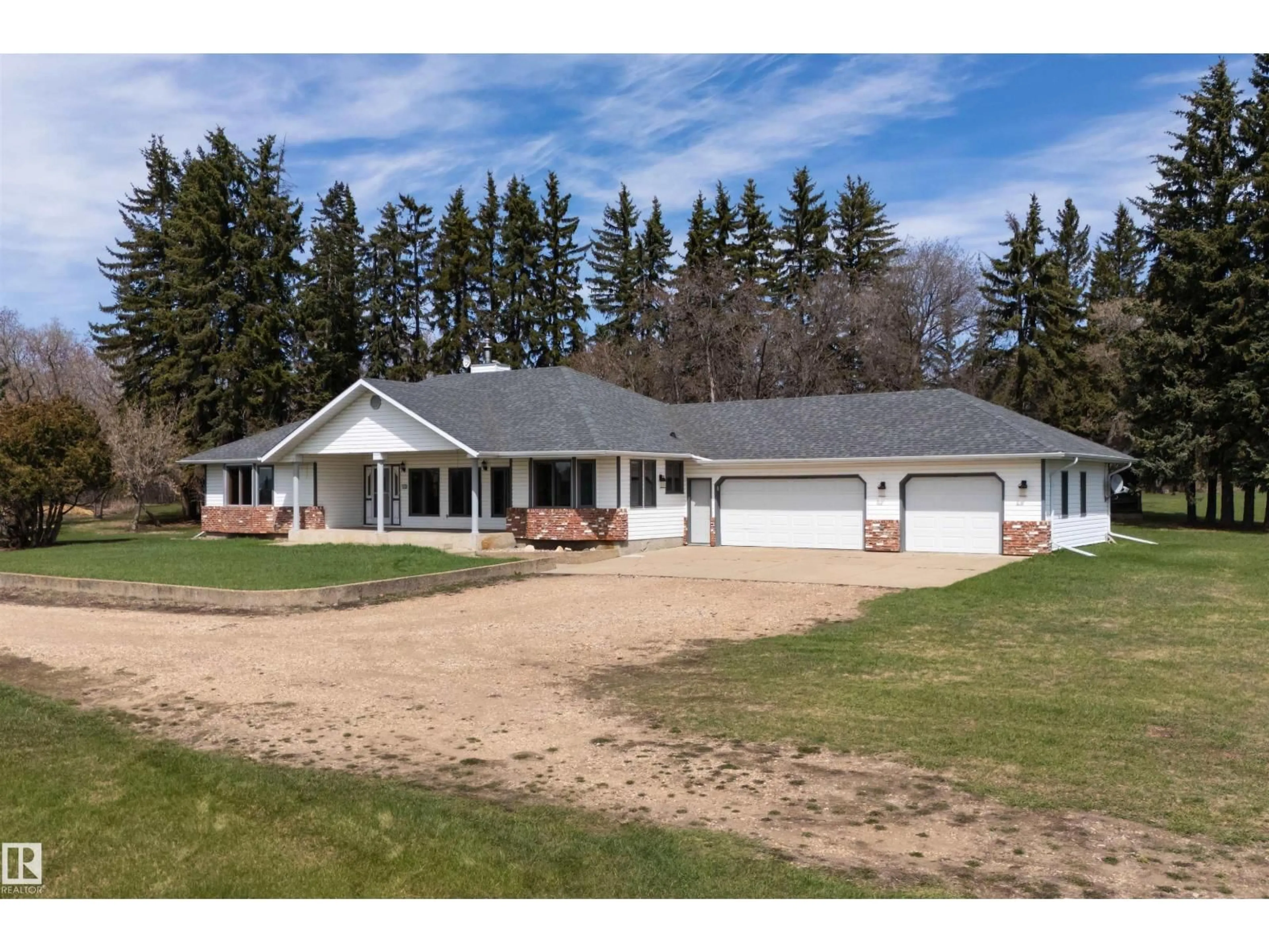 A pic from outside/outdoor area/front of a property/back of a property/a pic from drone, unknown for 19403 FORT RD, Edmonton Alberta T5Y6H2