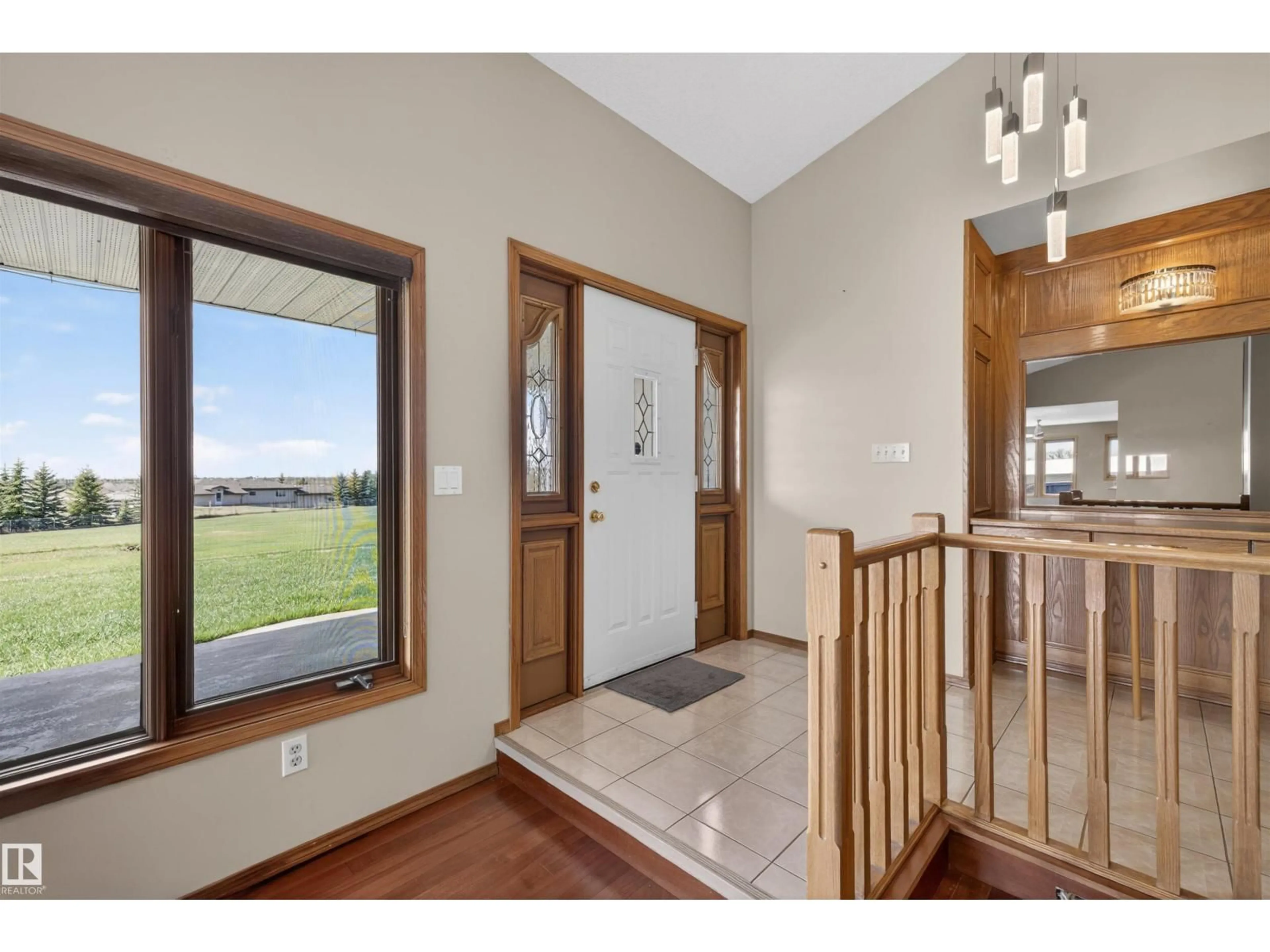 Indoor entryway for 19403 FORT RD, Edmonton Alberta T5Y6H2
