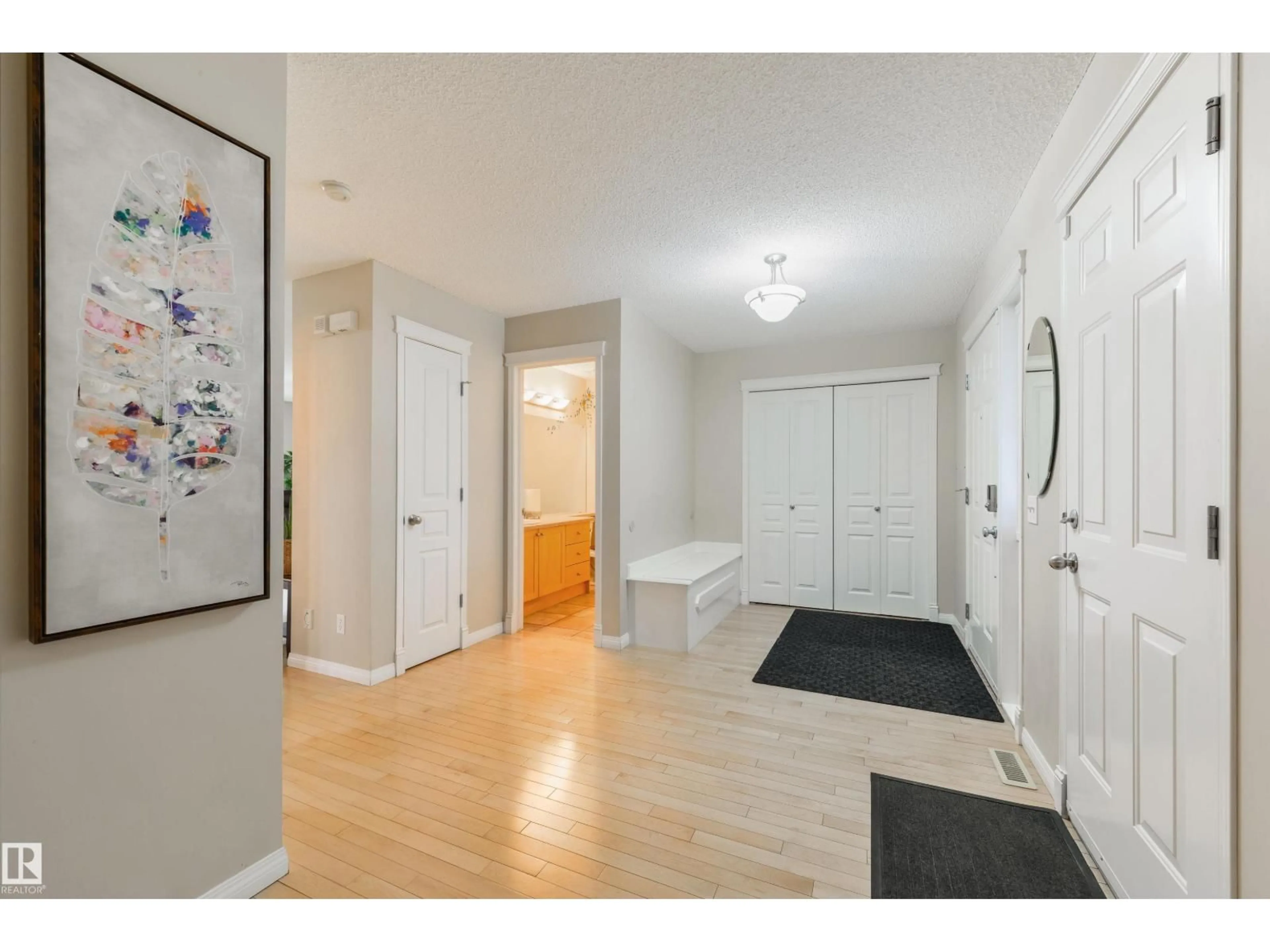 Indoor entryway for 1215 ORMSBY LN, Edmonton Alberta T5T6R2