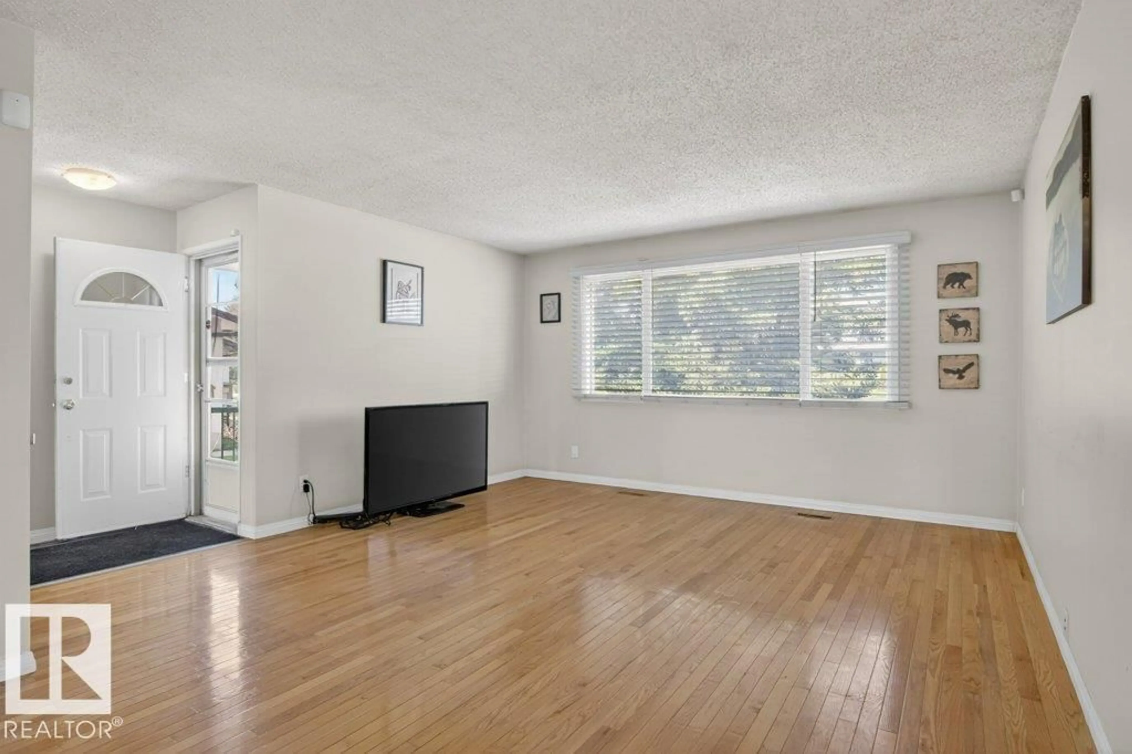 A pic of a room for 882 KNOTTWOOD RD S, Edmonton Alberta T6K3C3