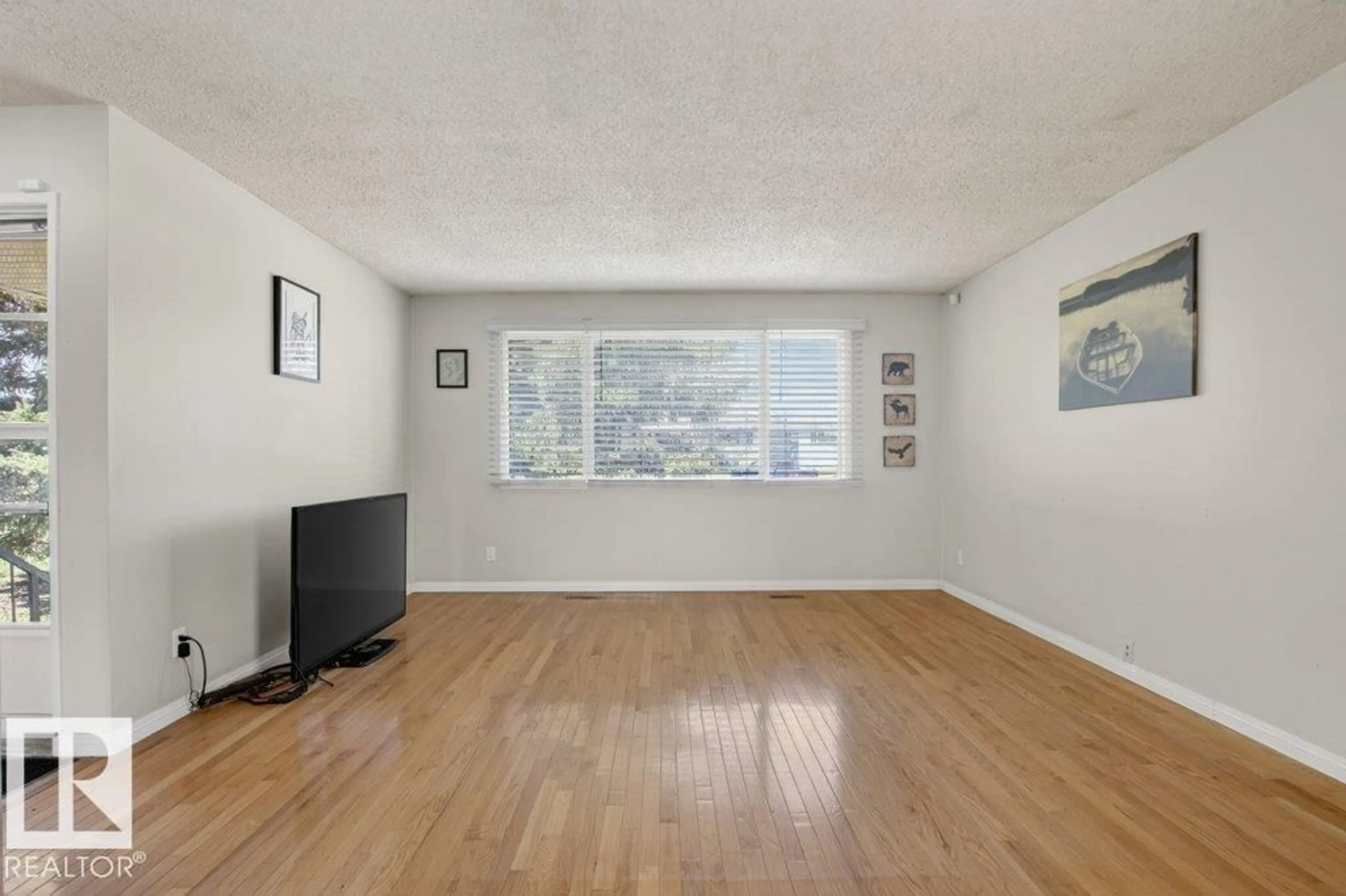 A pic of a room for 882 KNOTTWOOD RD S, Edmonton Alberta T6K3C3