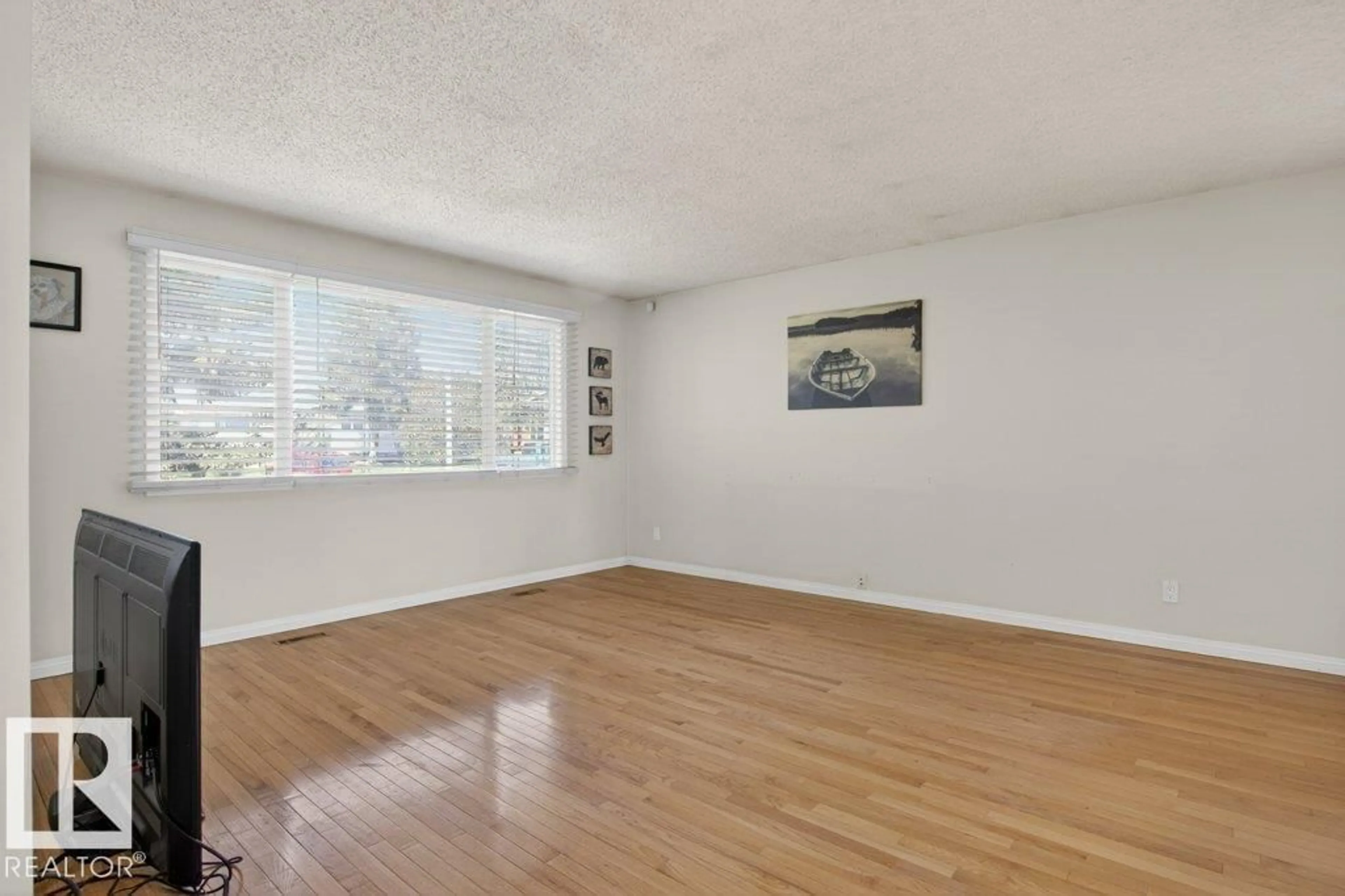 A pic of a room for 882 KNOTTWOOD RD S, Edmonton Alberta T6K3C3
