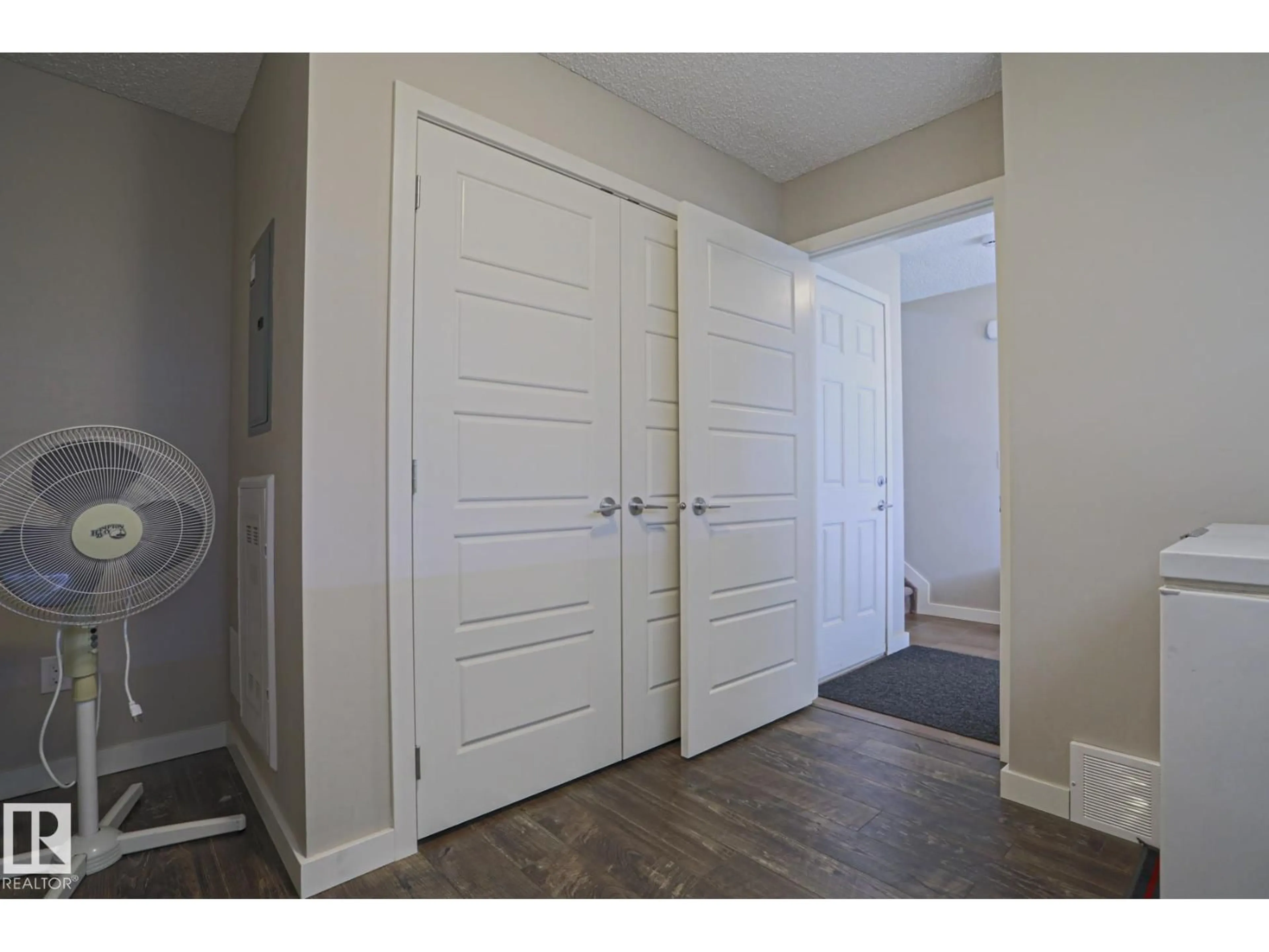 Indoor entryway for NW - 1622 33A ST, Edmonton Alberta T6H0Y1