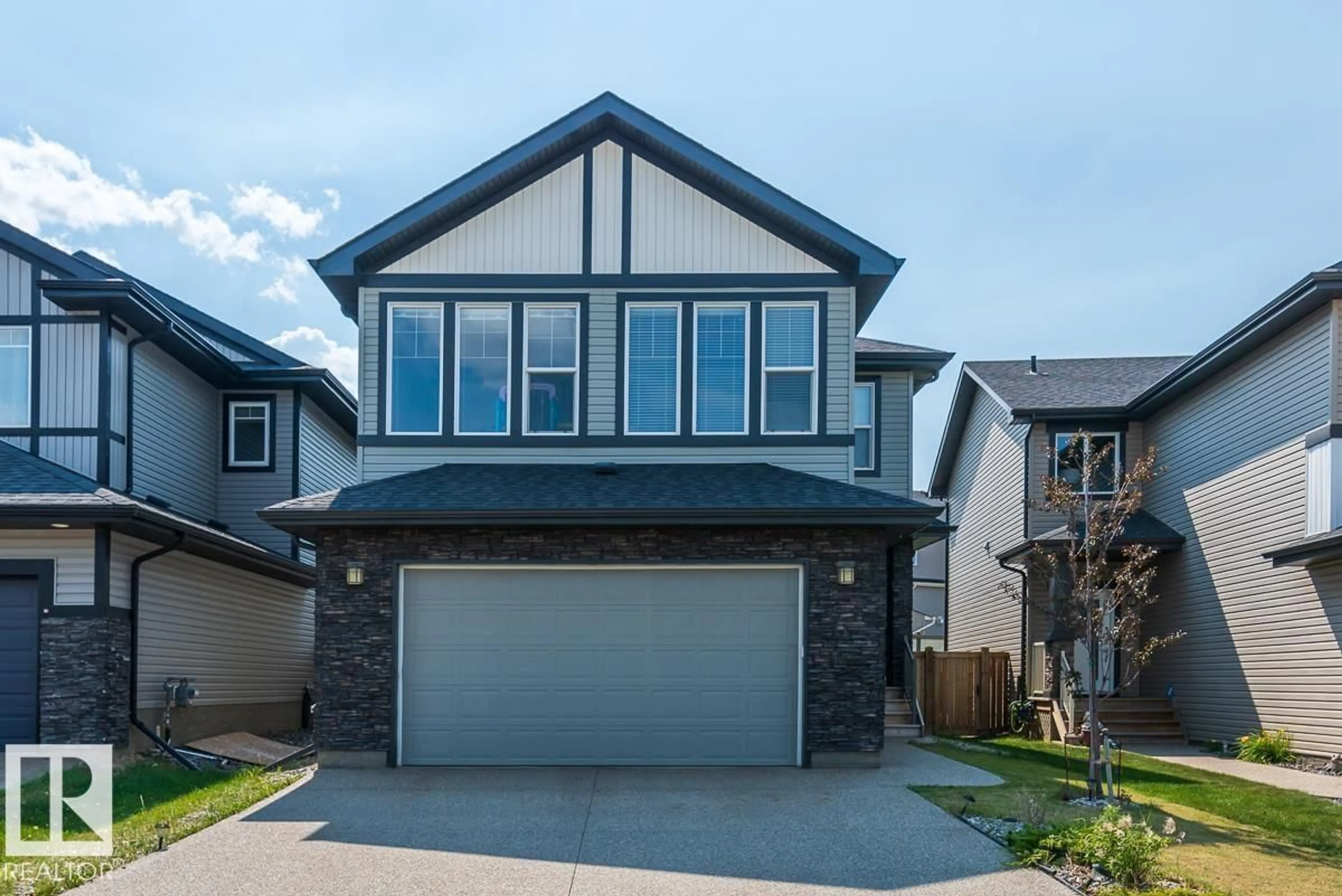 Home with vinyl exterior material, street for 9748 205 ST NW, Edmonton Alberta T5T4V7