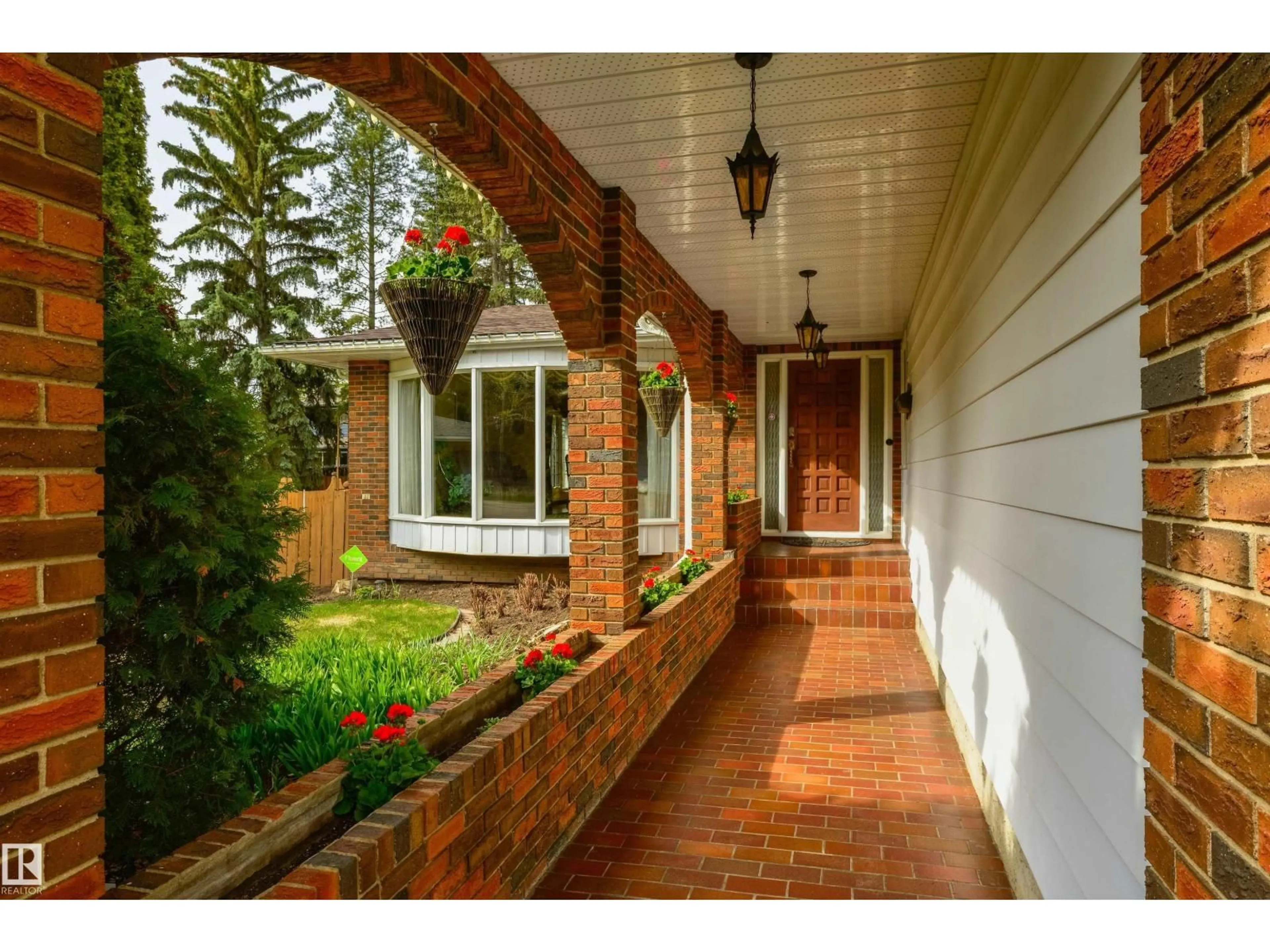Home with brick exterior material, street for 206 WOLF WILLOW CR, Edmonton Alberta T5T1T2