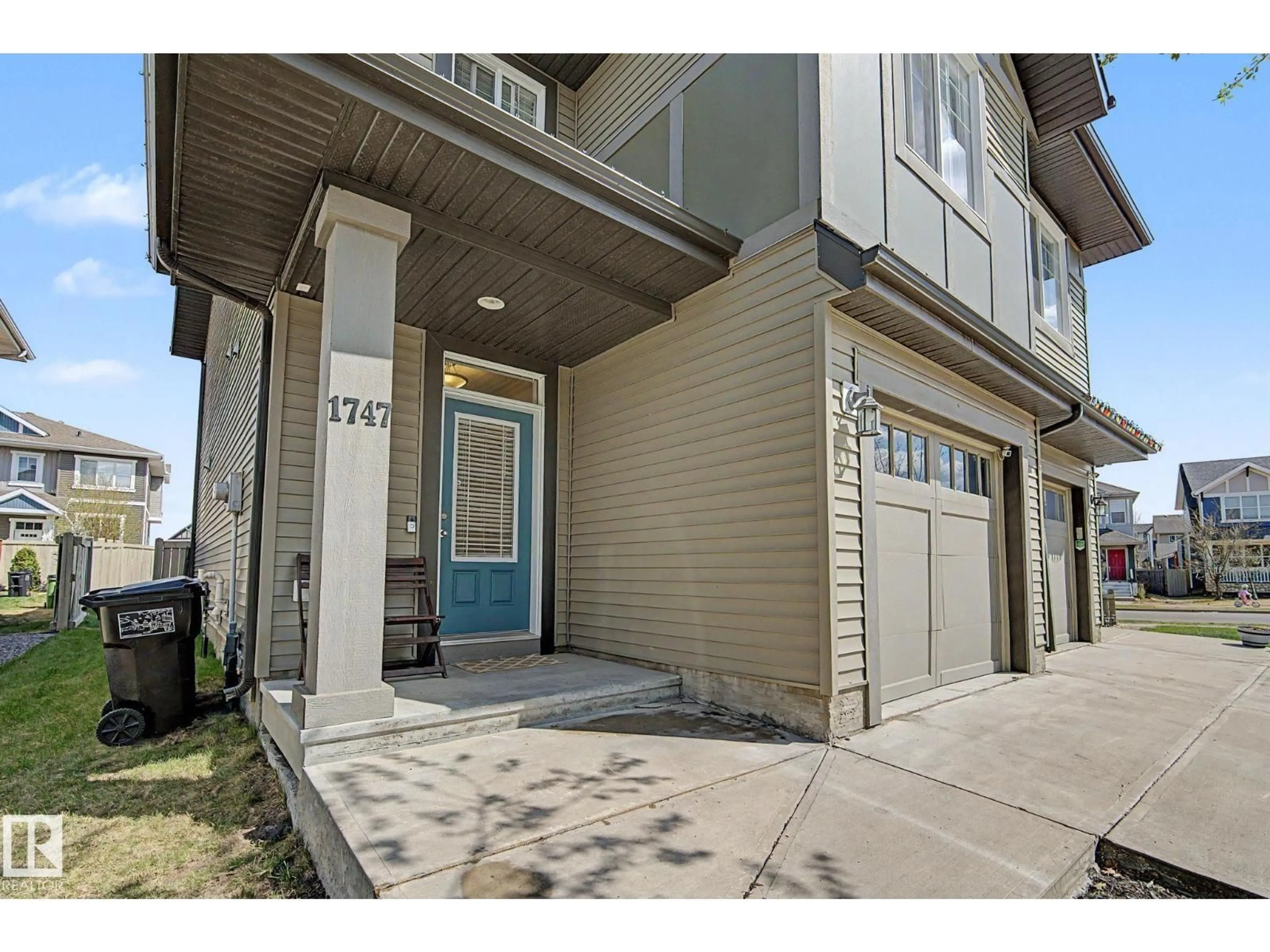 Indoor entryway for 1747 CHAPMAN WY, Edmonton Alberta T6W2E8