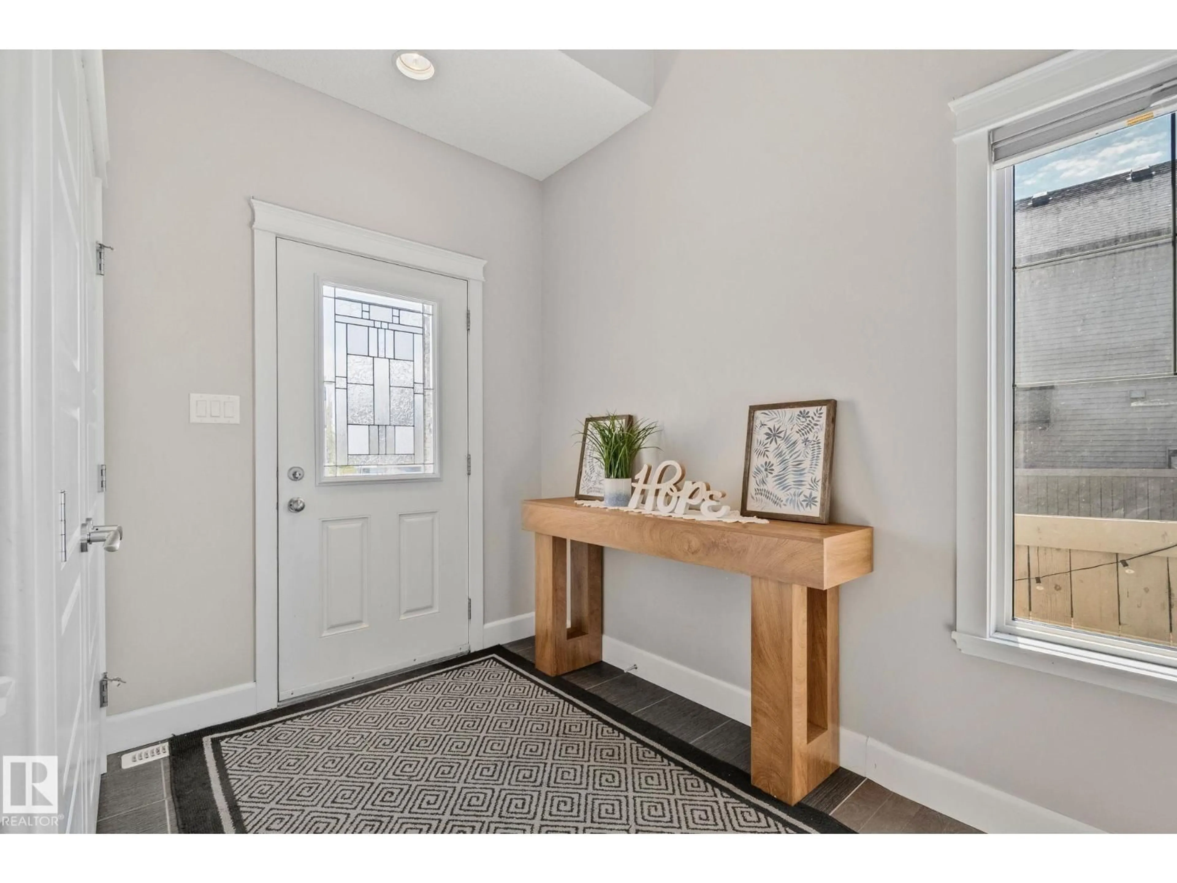 Indoor entryway for NW - 16404 136 ST, Edmonton Alberta T6V0K1