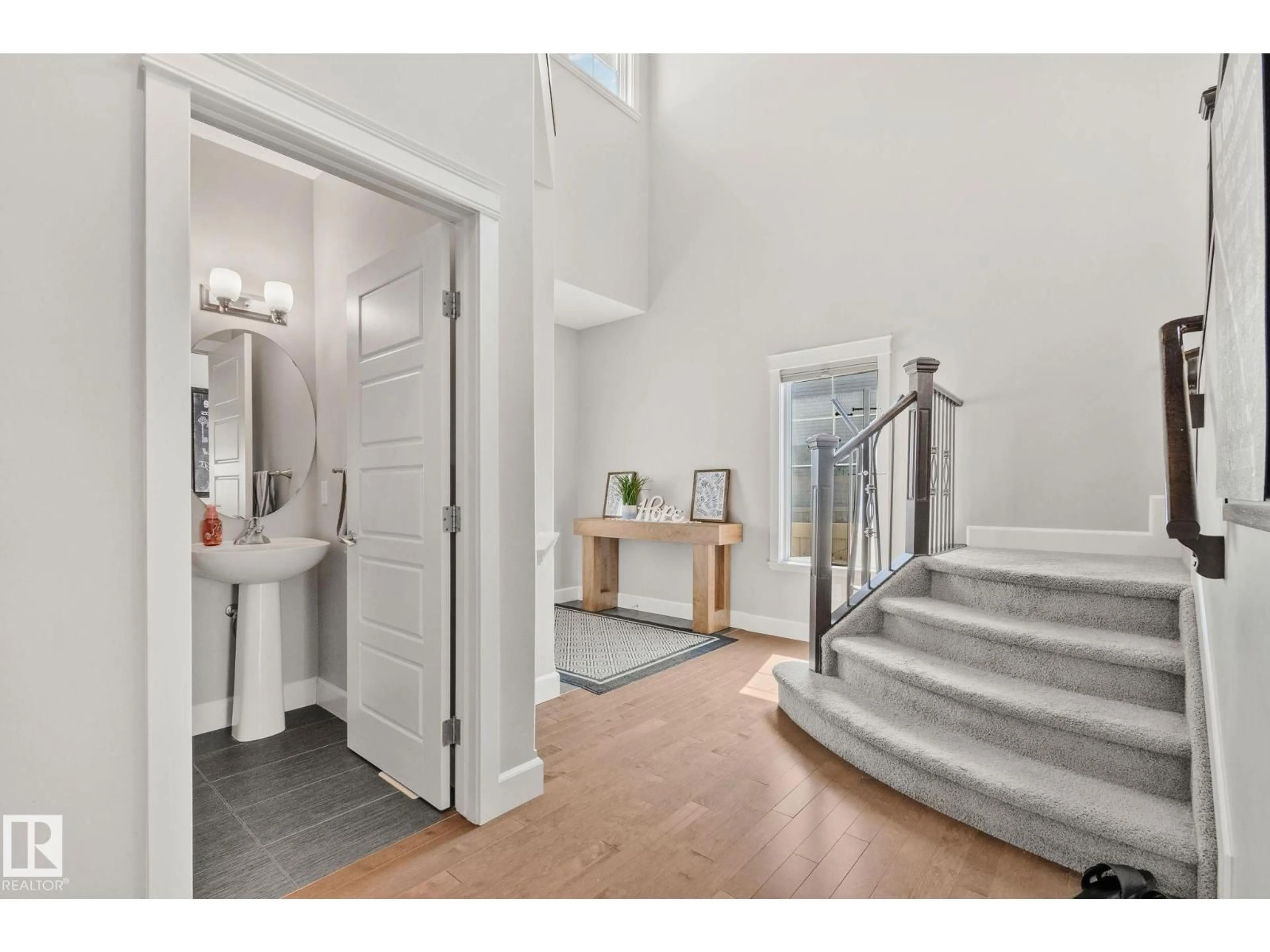 Indoor entryway for NW - 16404 136 ST, Edmonton Alberta T6V0K1