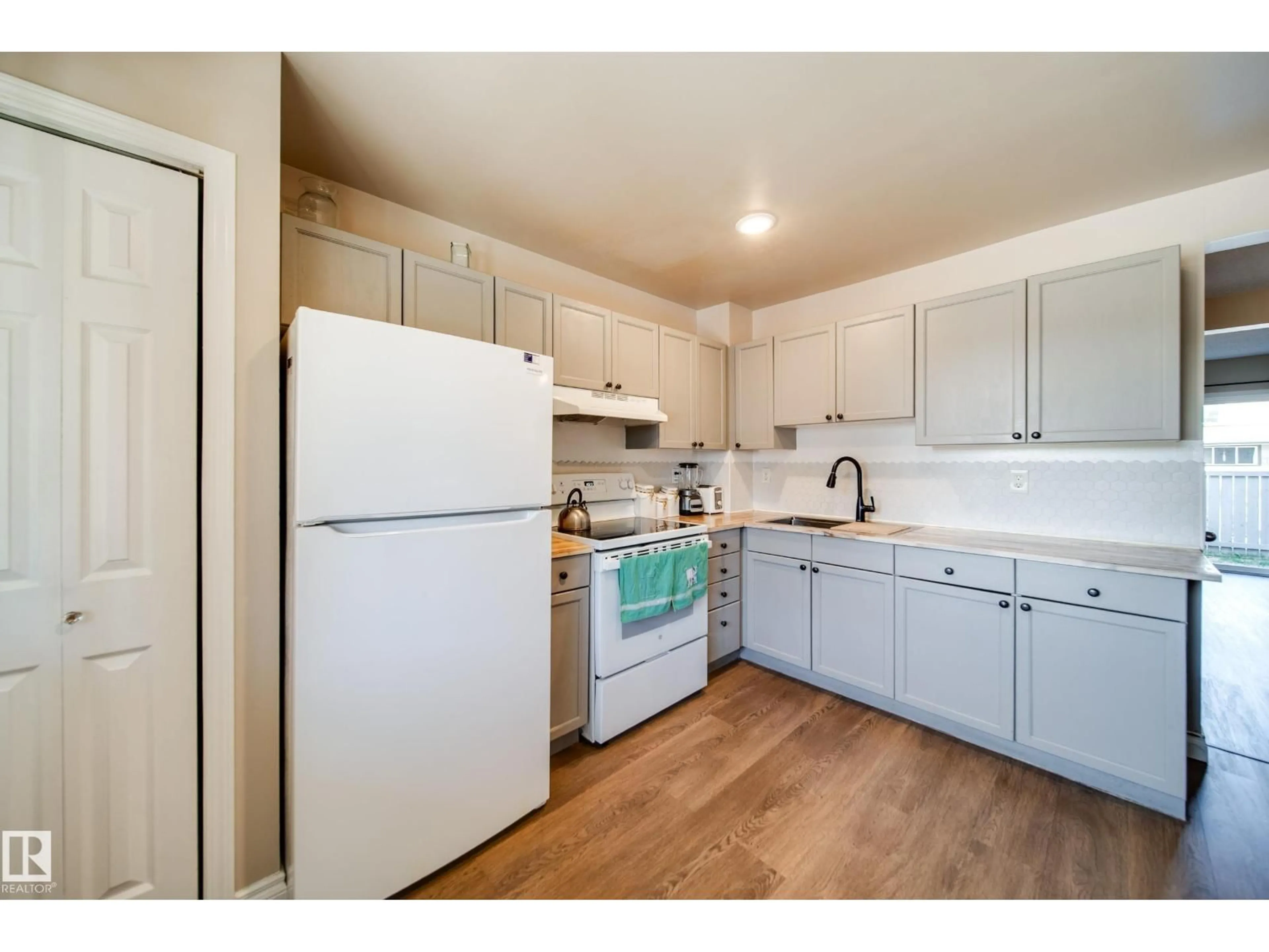 Standard kitchen, wood/laminate floor for #21 - 18010 98 AV, Edmonton Alberta T5T3H6