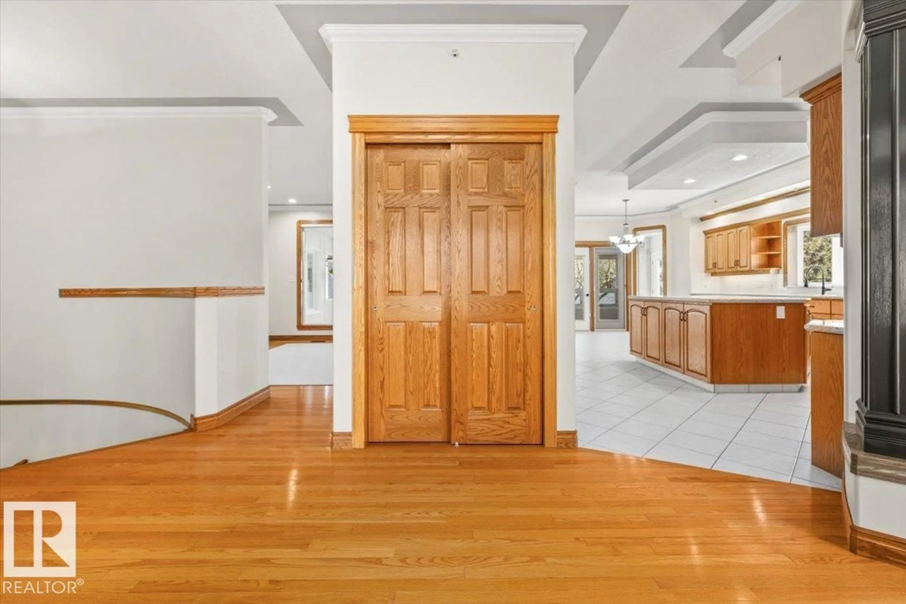 Indoor foyer for 89 RGE ROAD 261, Rural Parkland County Alberta T7Y1A7