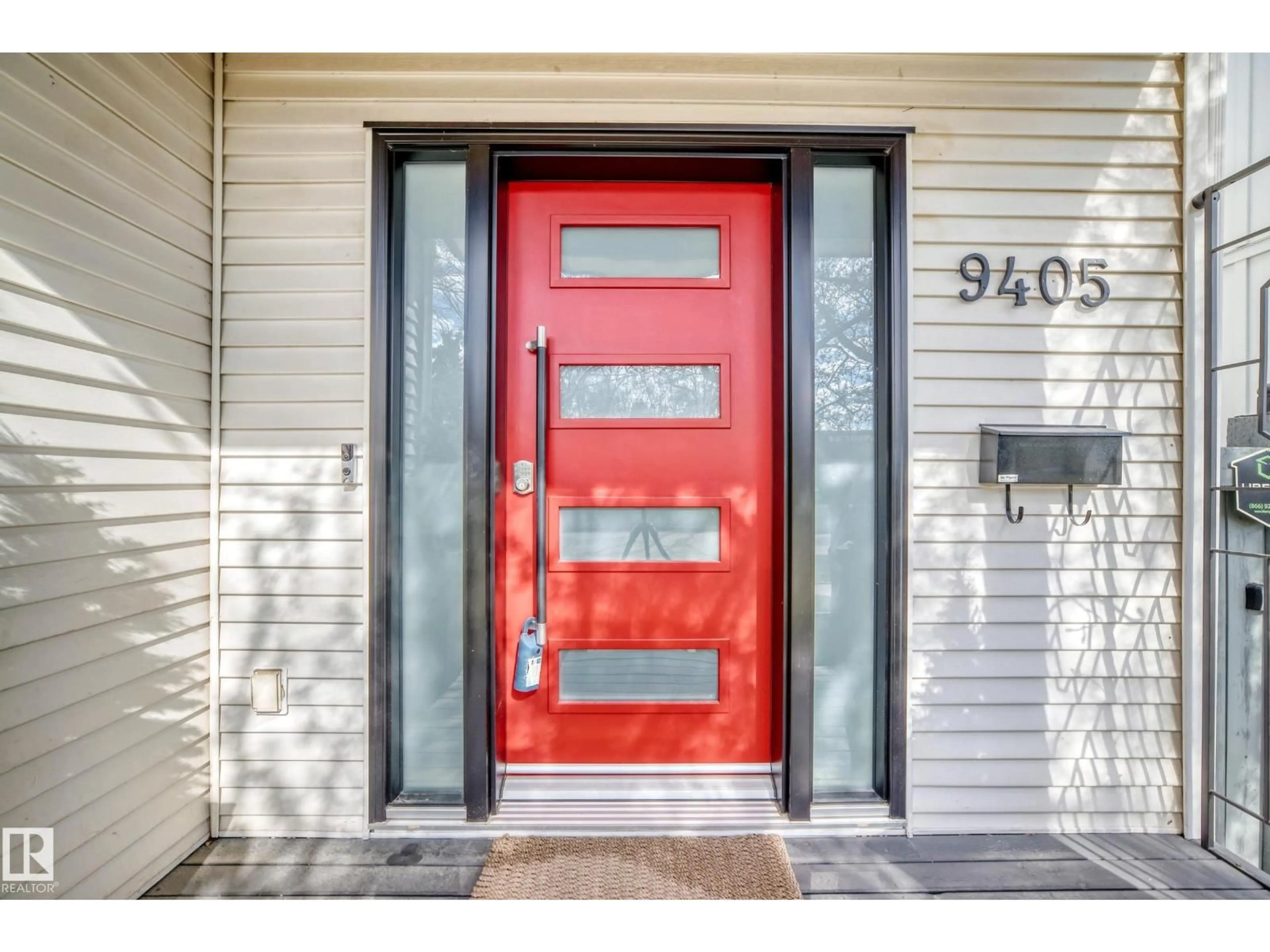 Indoor entryway for NW - 9405 101 ST, Edmonton Alberta T5K0W5