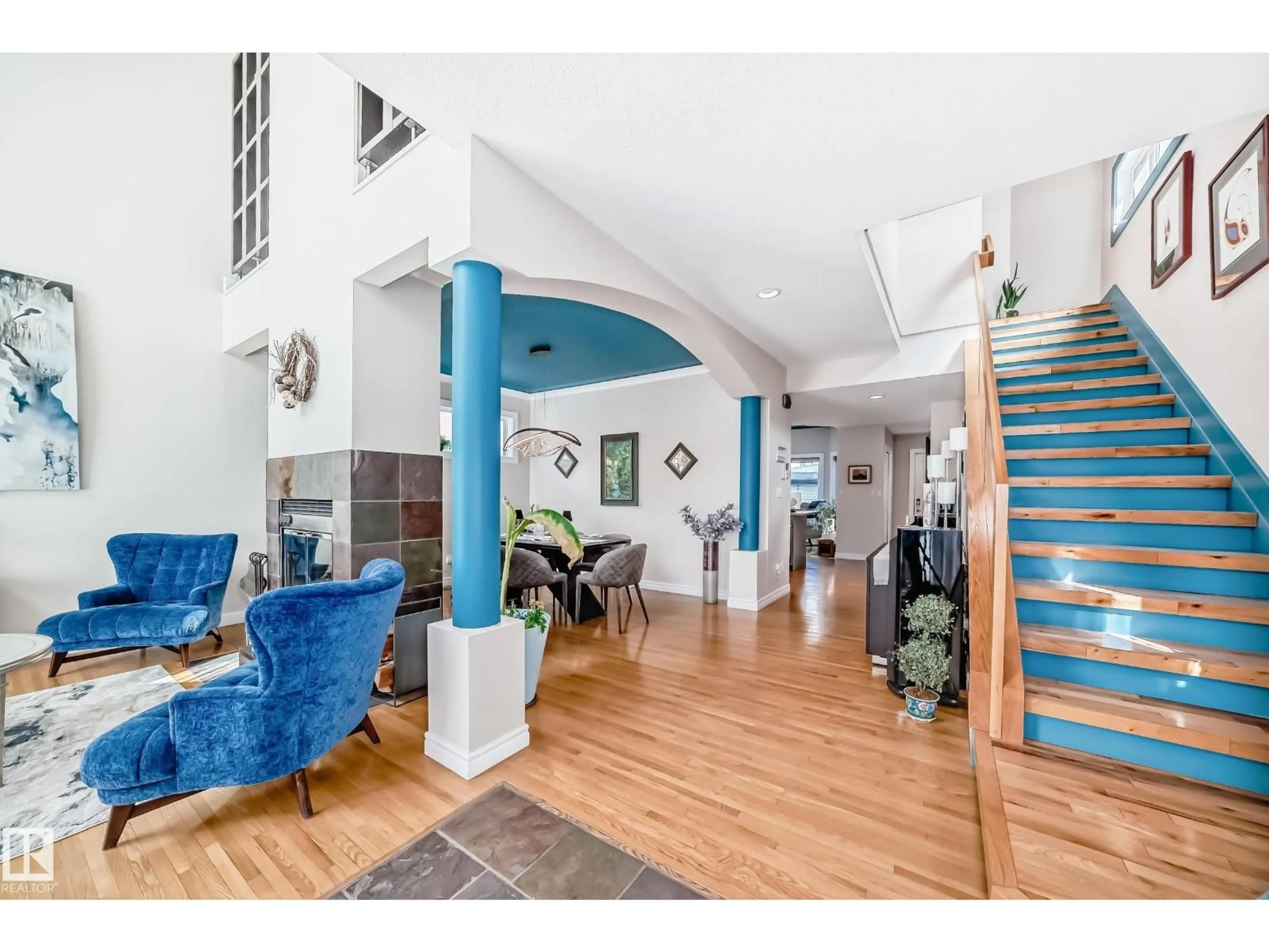 Indoor foyer for NW - 9405 101 ST, Edmonton Alberta T5K0W5