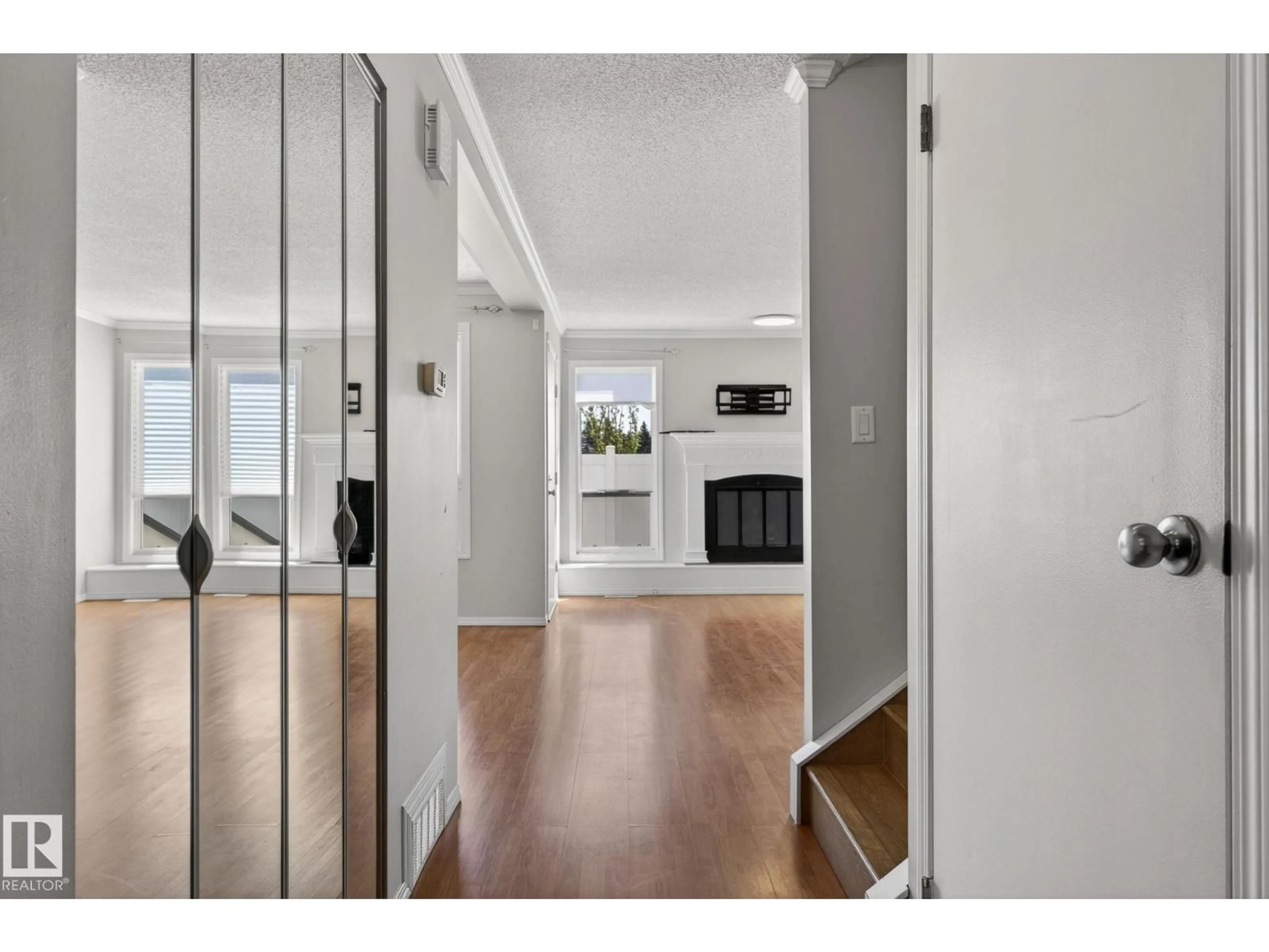 Indoor entryway for 18 17409 95 ST NW, Edmonton Alberta T5Z2B1