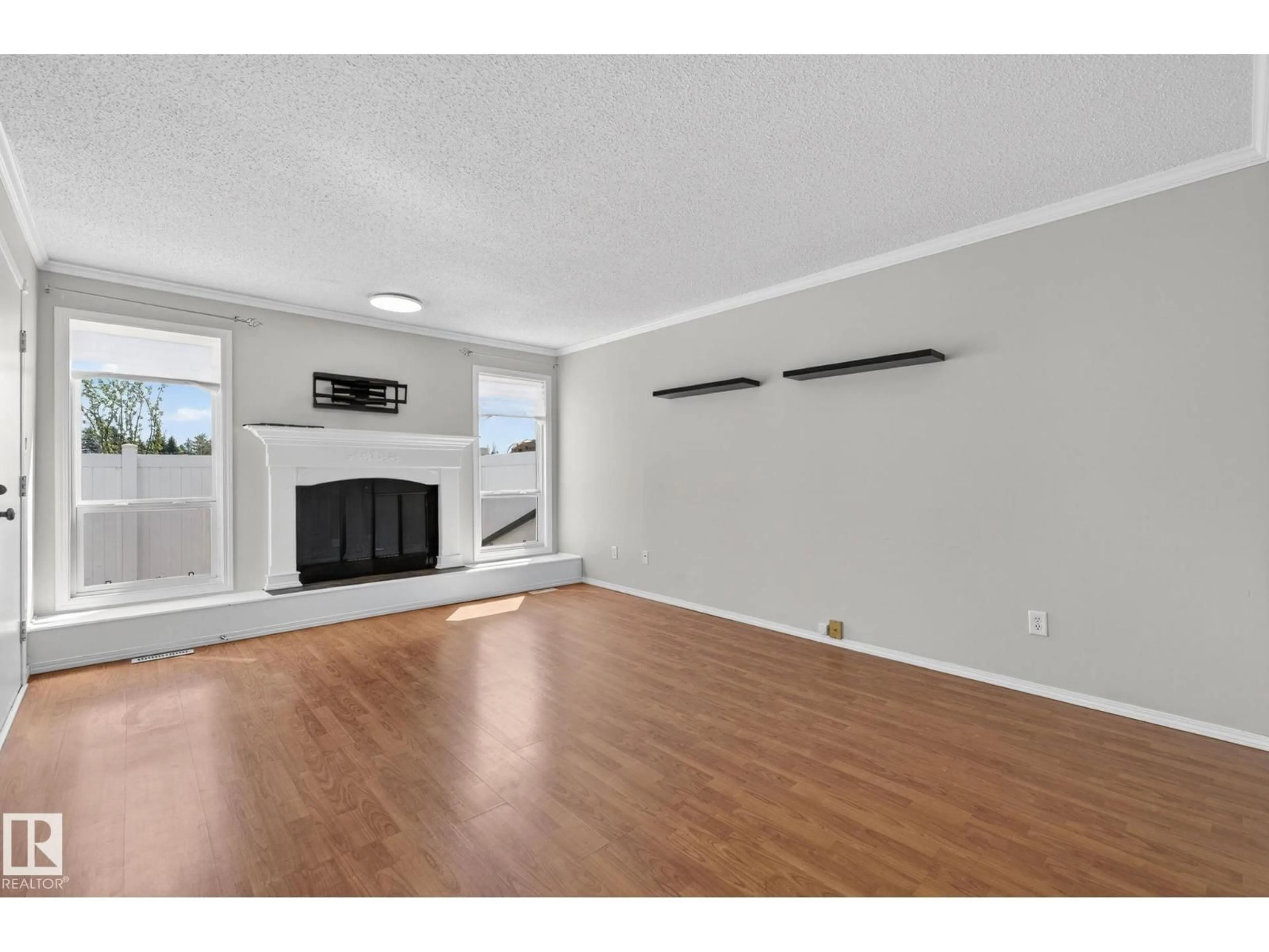 A pic of a room for 18 17409 95 ST NW, Edmonton Alberta T5Z2B1