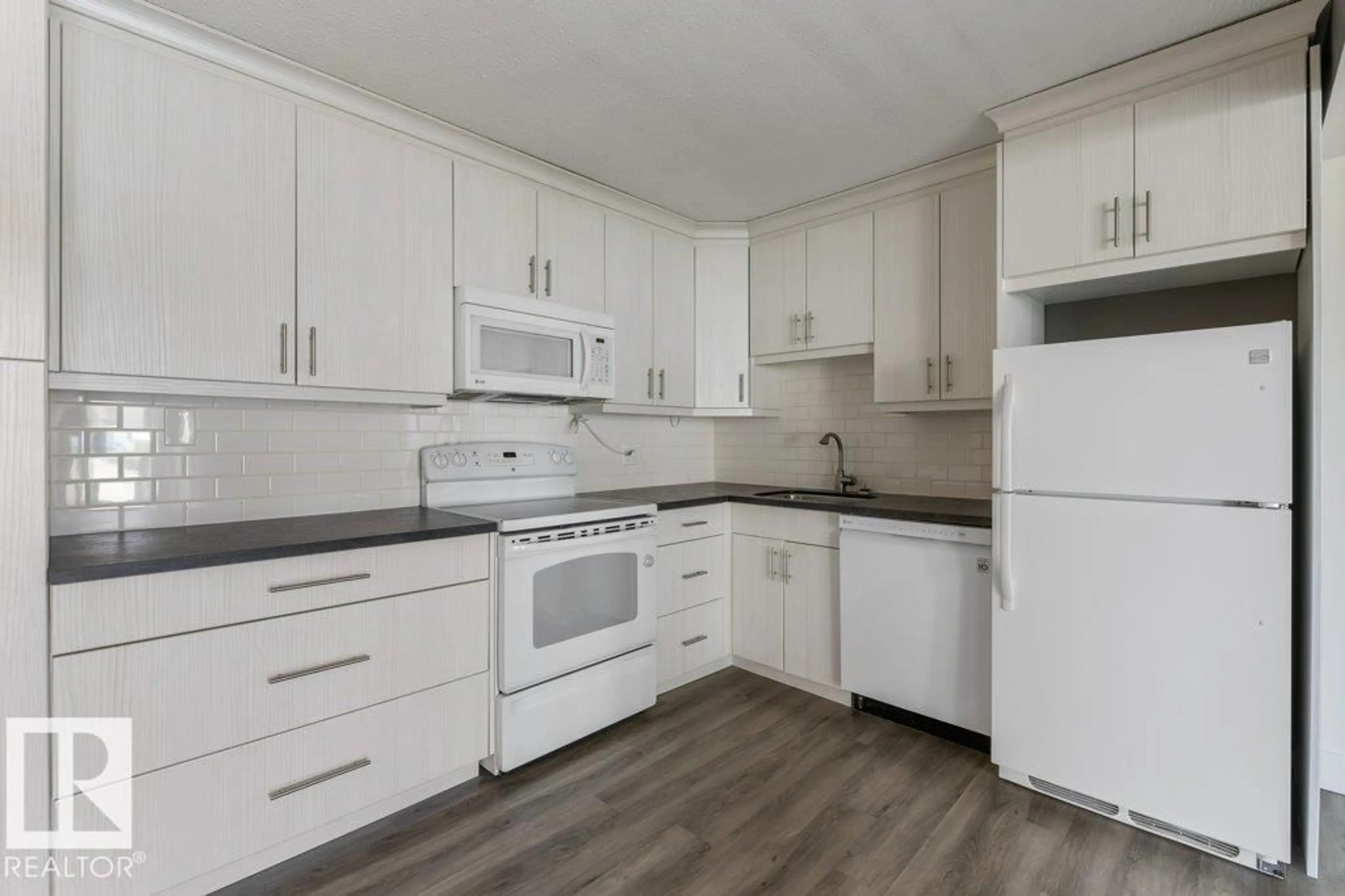 Standard kitchen, wood/laminate floor for 8604 - 101 GATEWAY BV, Edmonton Alberta T6E4B6