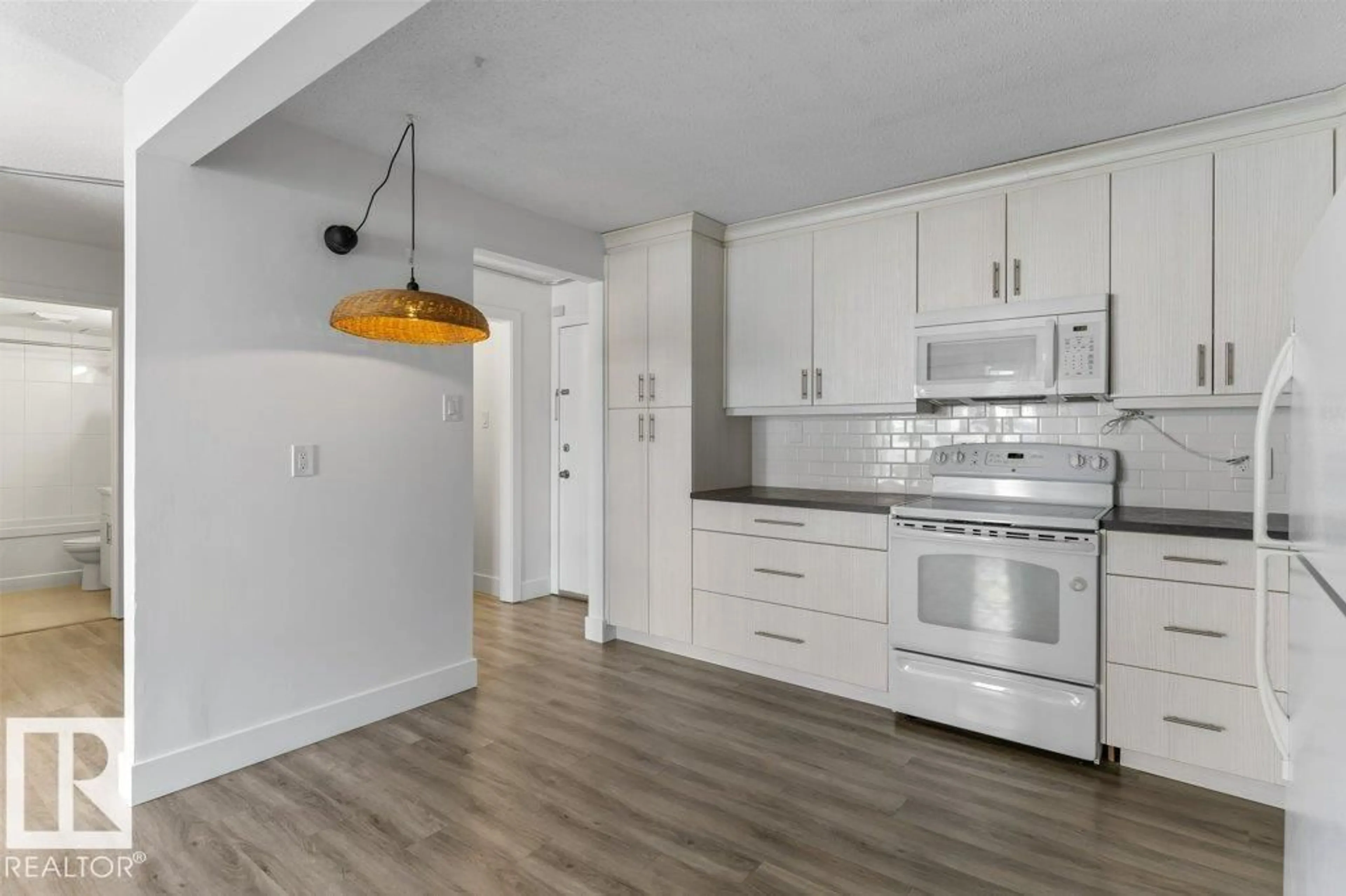 Unknown for 8604 - 101 GATEWAY BV, Edmonton Alberta T6E4B6