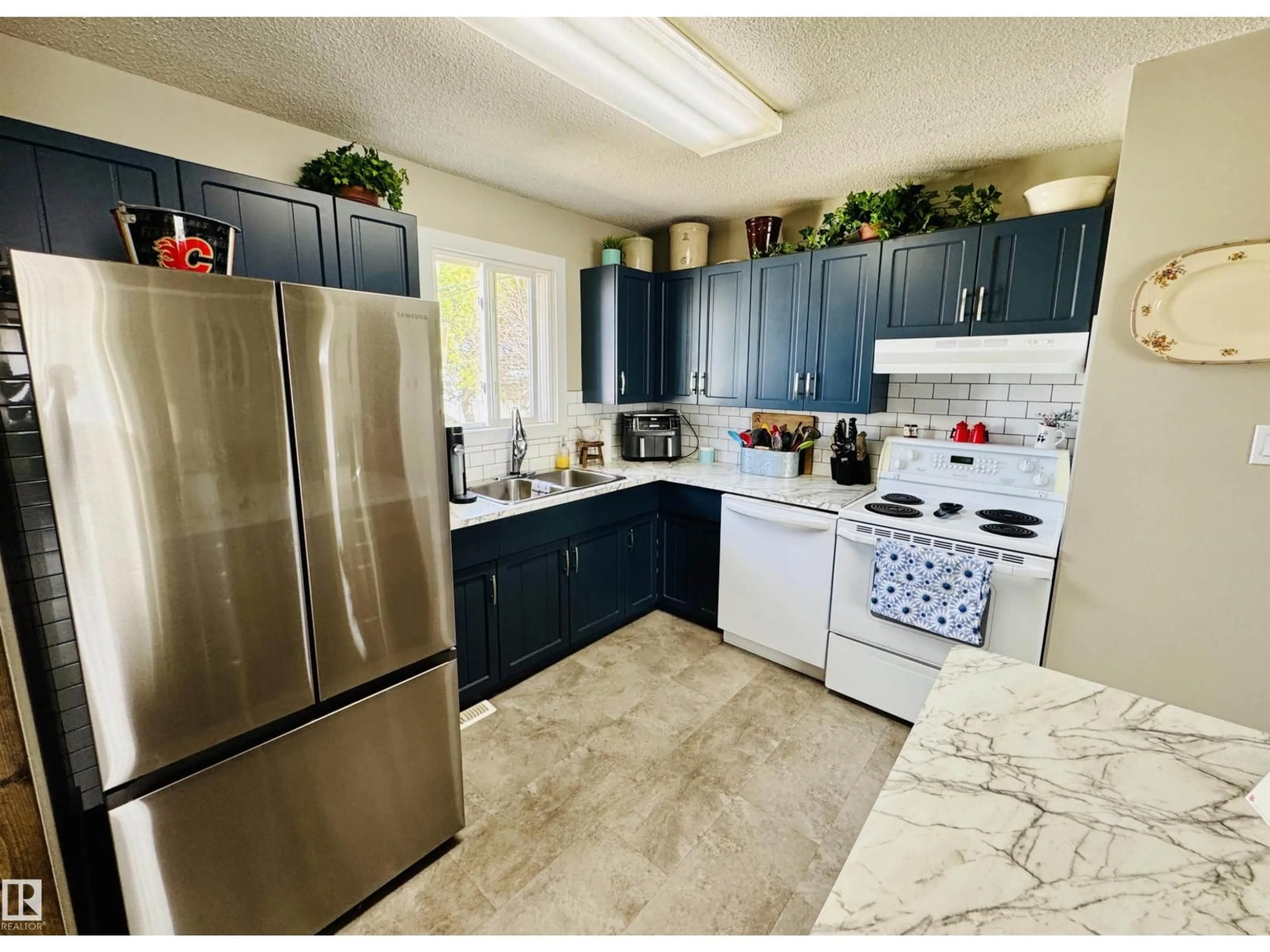 Open concept kitchen, ceramic/tile floor for 4318 49 AV, St. Paul Town Alberta T0A3A3