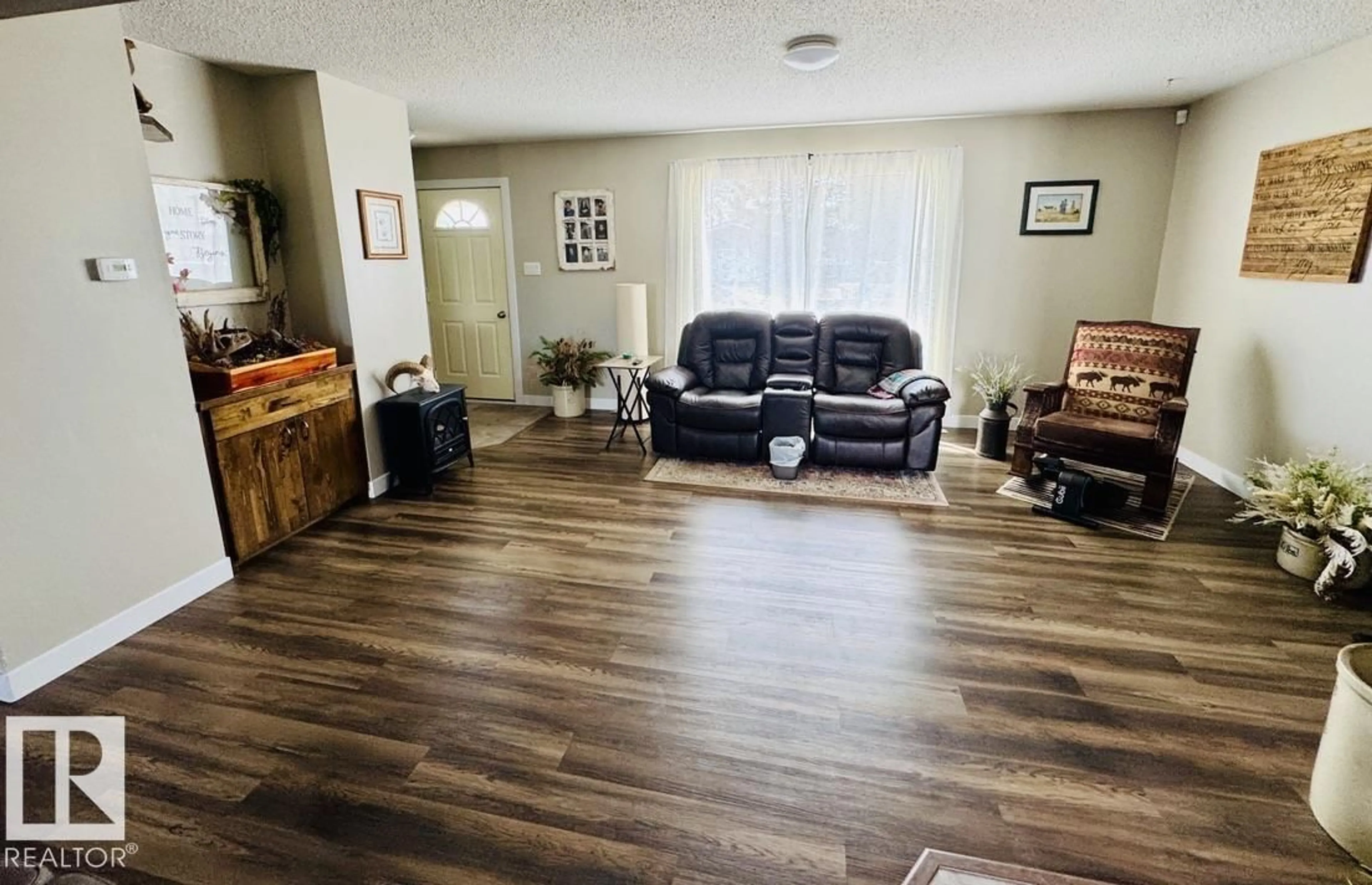 Living room with furniture, unknown for 4318 49 AV, St. Paul Town Alberta T0A3A3