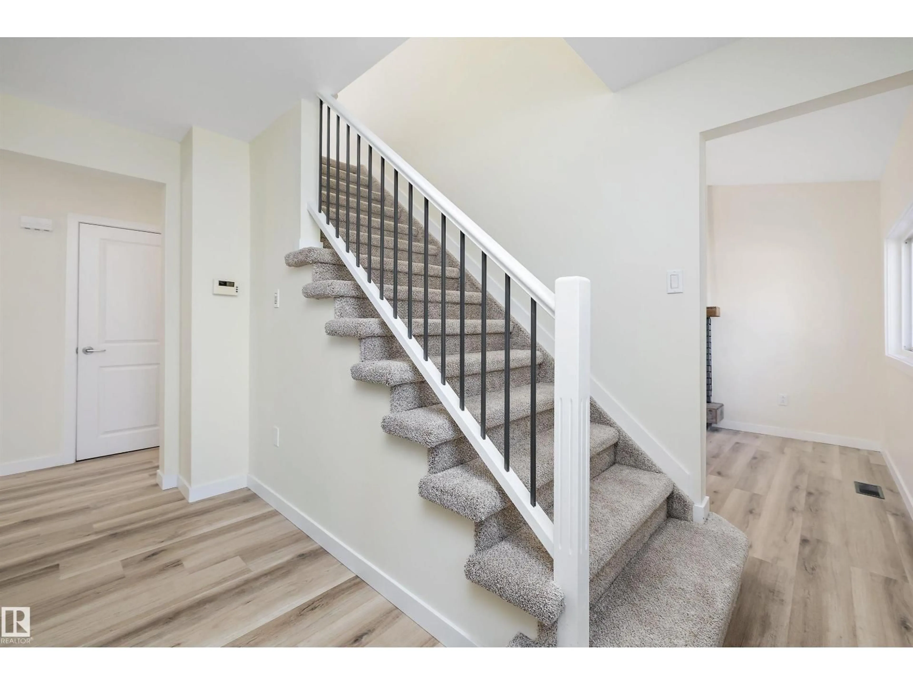 Stairs for 4207 113 ST, Edmonton Alberta T6J1L2