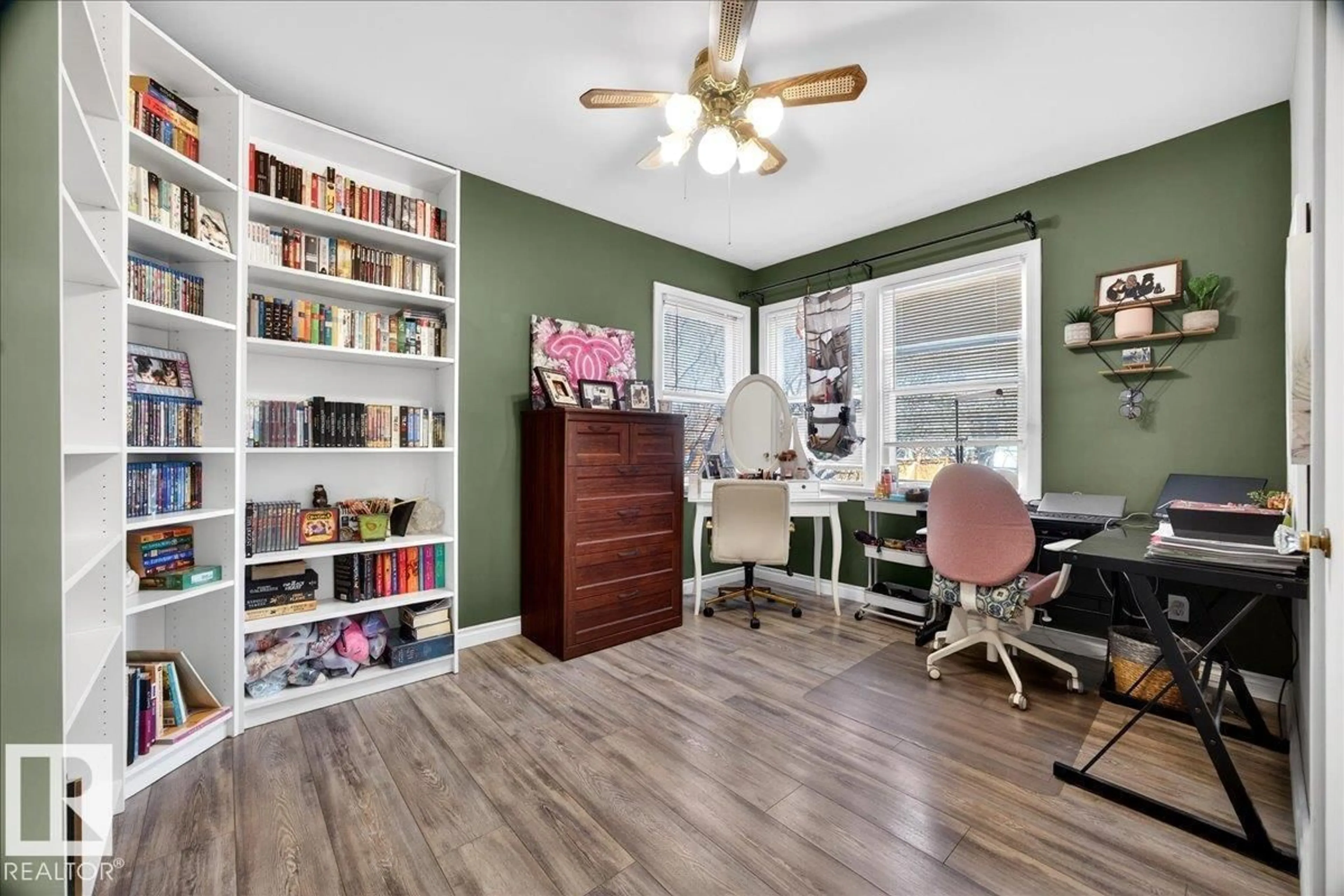 A pic of a room for 11645 125 ST, Edmonton Alberta T5M0N5