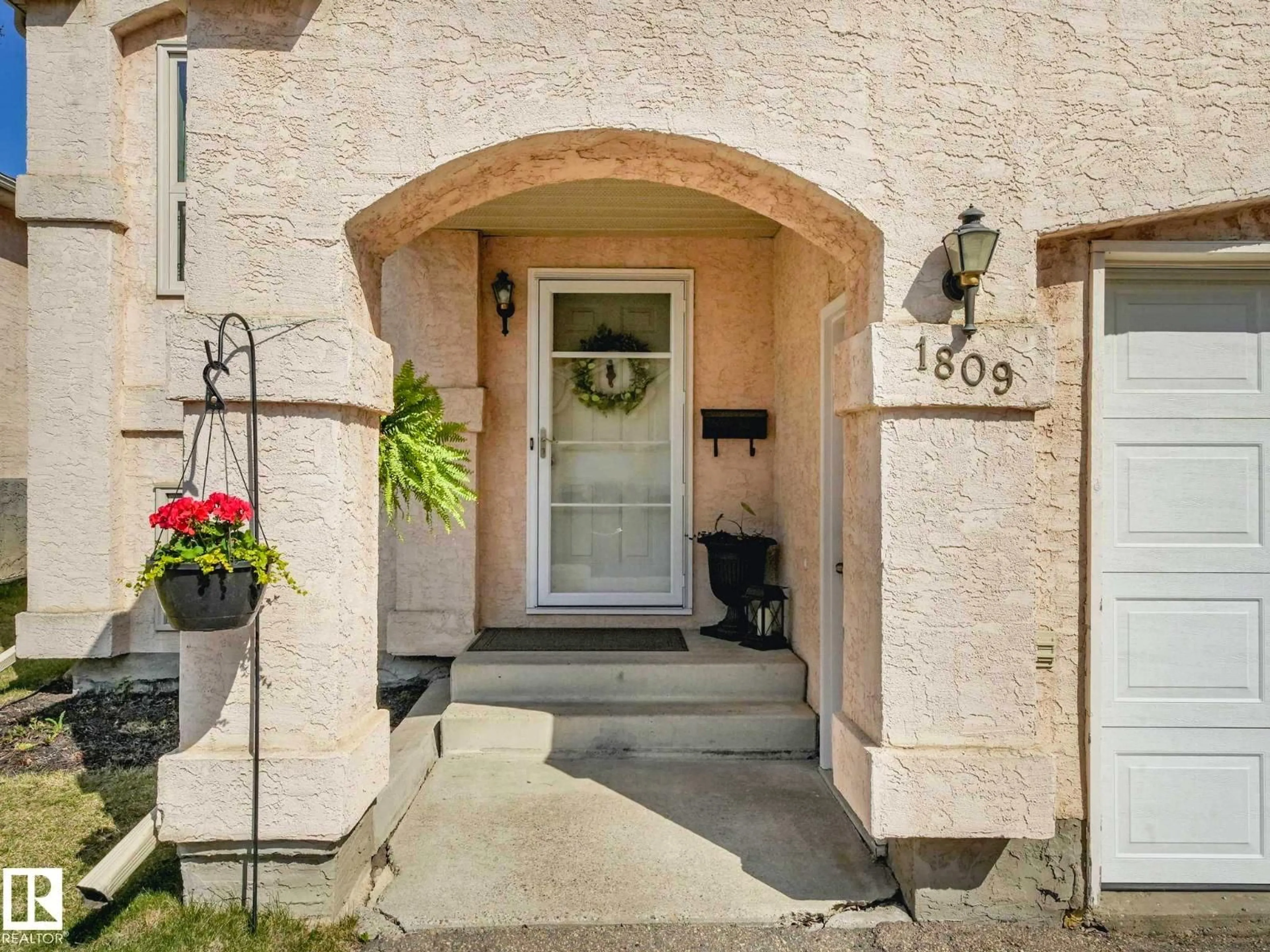 Indoor entryway for NW - 1809 MILL WOODS RD E, Edmonton Alberta T6L6K2