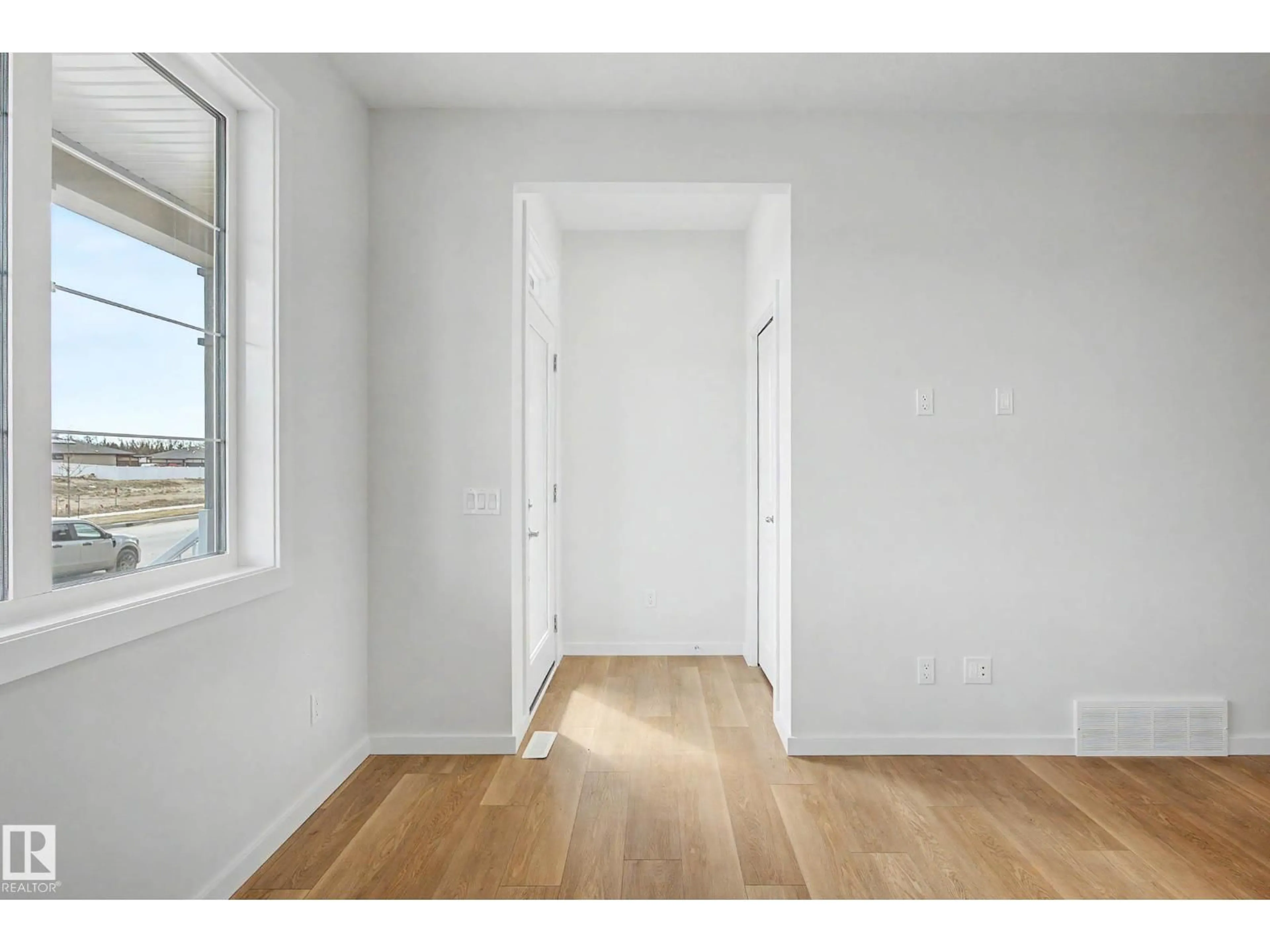 Indoor entryway for 720 SOUTHFORK DRIVE, Leduc Alberta T9E1V3