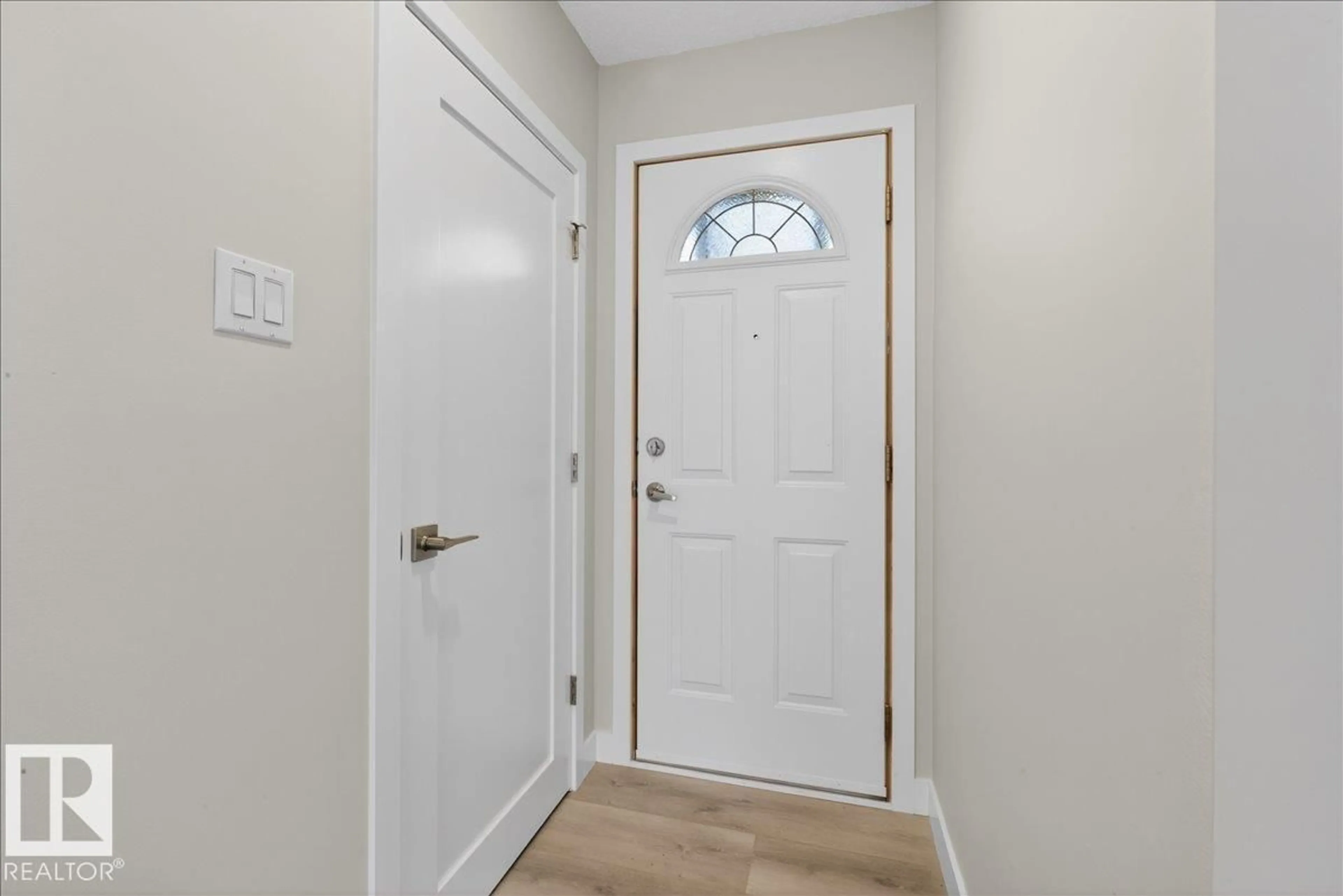 Indoor entryway for 9723 65 AV, Edmonton Alberta T6E0M4