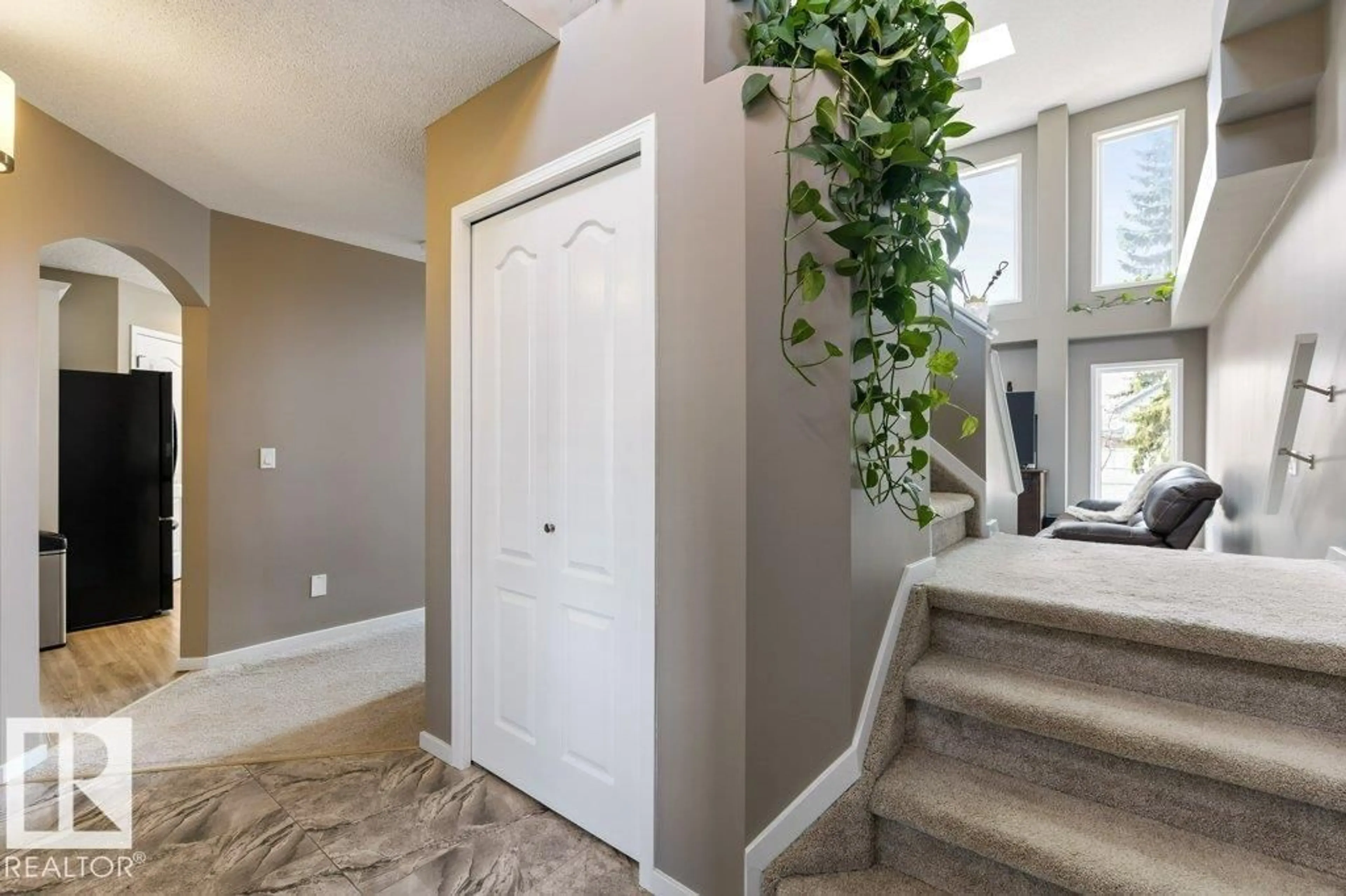Indoor entryway for 39 HAVILAND CR, St. Albert Alberta T8N6P8