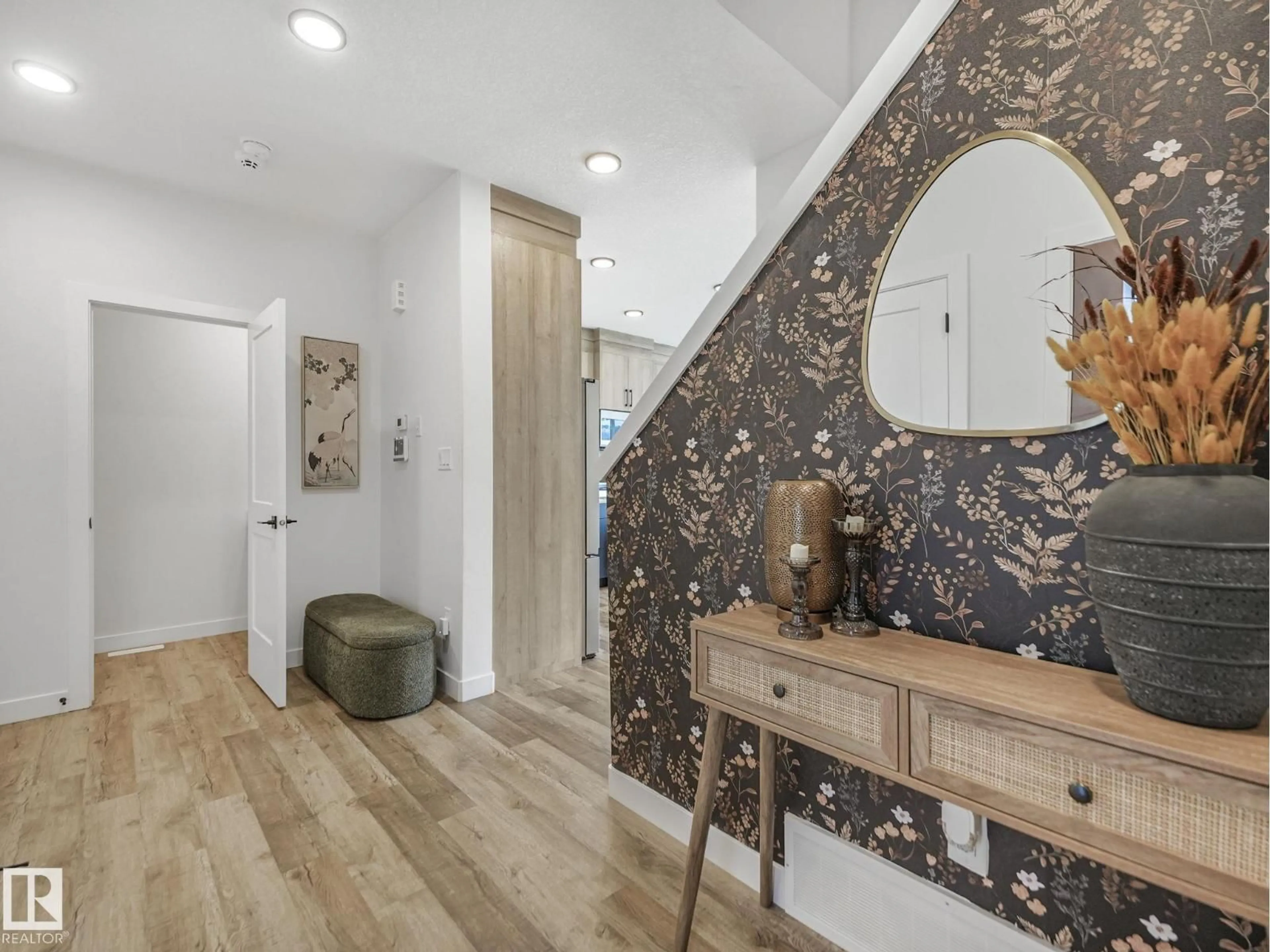 Indoor entryway for 201 STARLING WY, Fort Saskatchewan Alberta T8L1X5