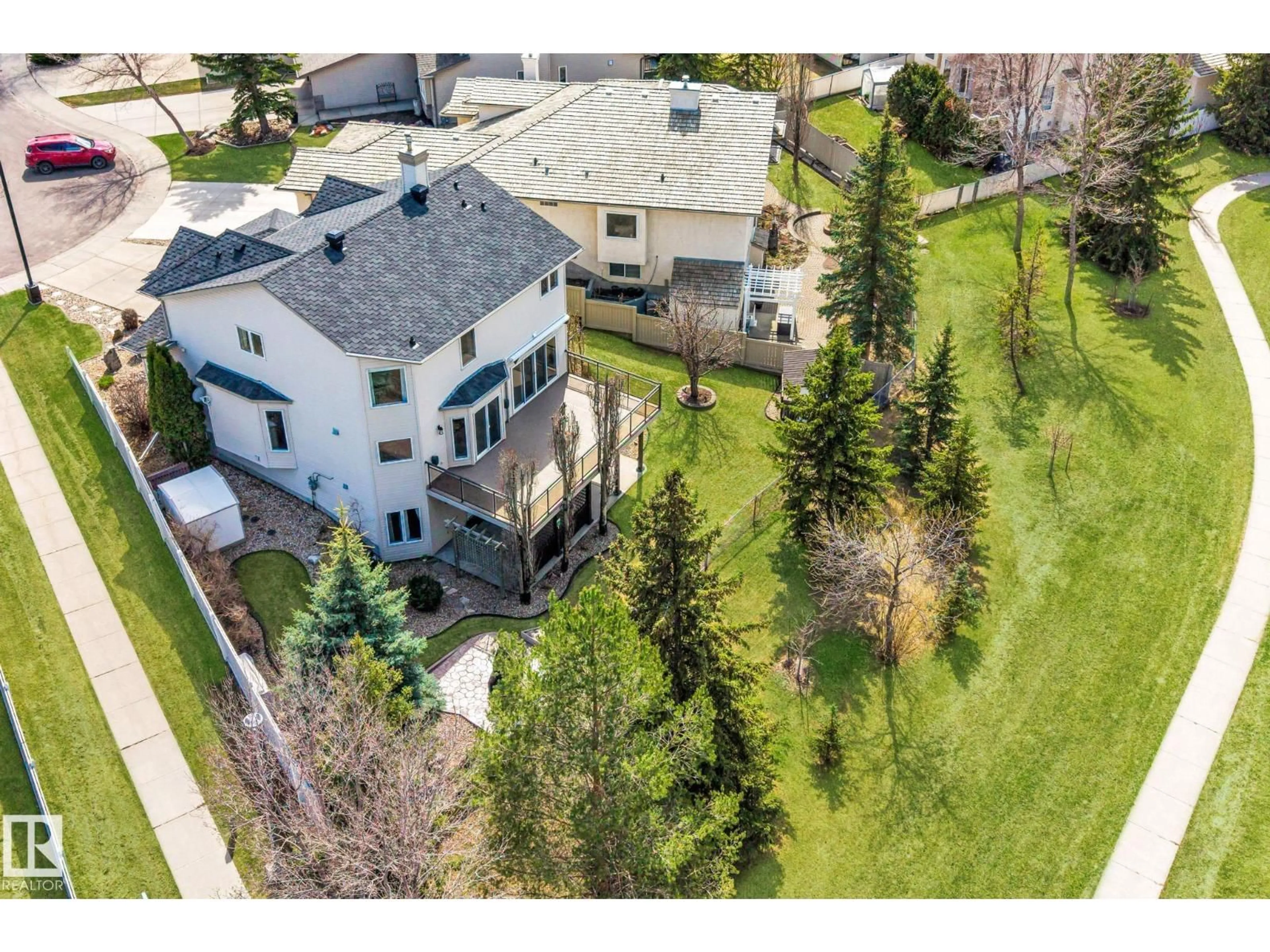 A pic from outside/outdoor area/front of a property/back of a property/a pic from drone, street for 223 ORMSBY RD, Edmonton Alberta T5T5X5