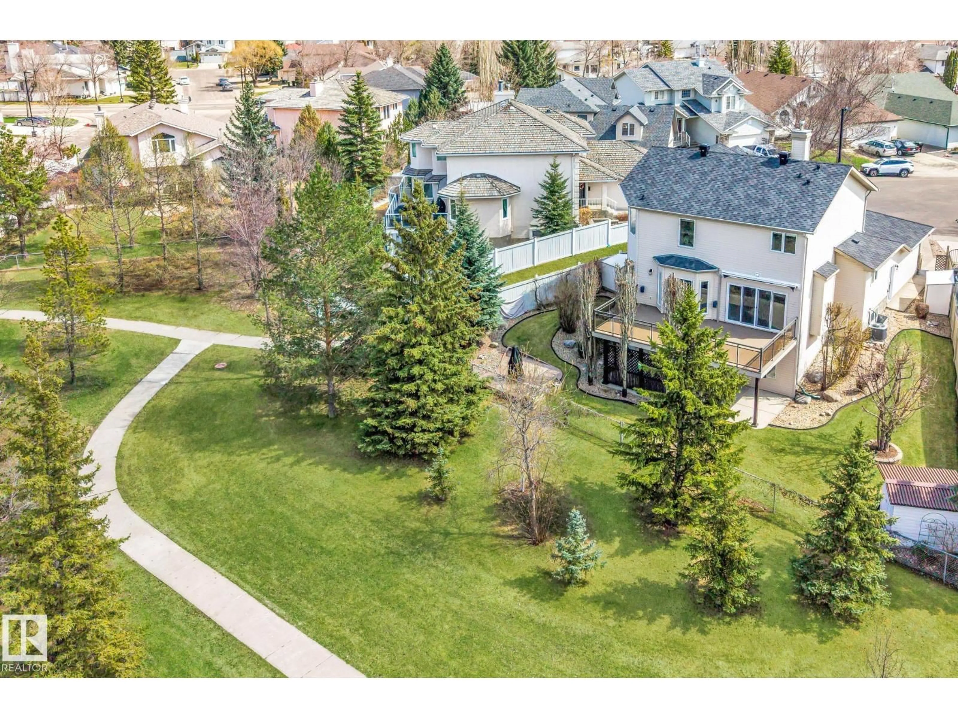 A pic from outside/outdoor area/front of a property/back of a property/a pic from drone, street for 223 ORMSBY RD, Edmonton Alberta T5T5X5