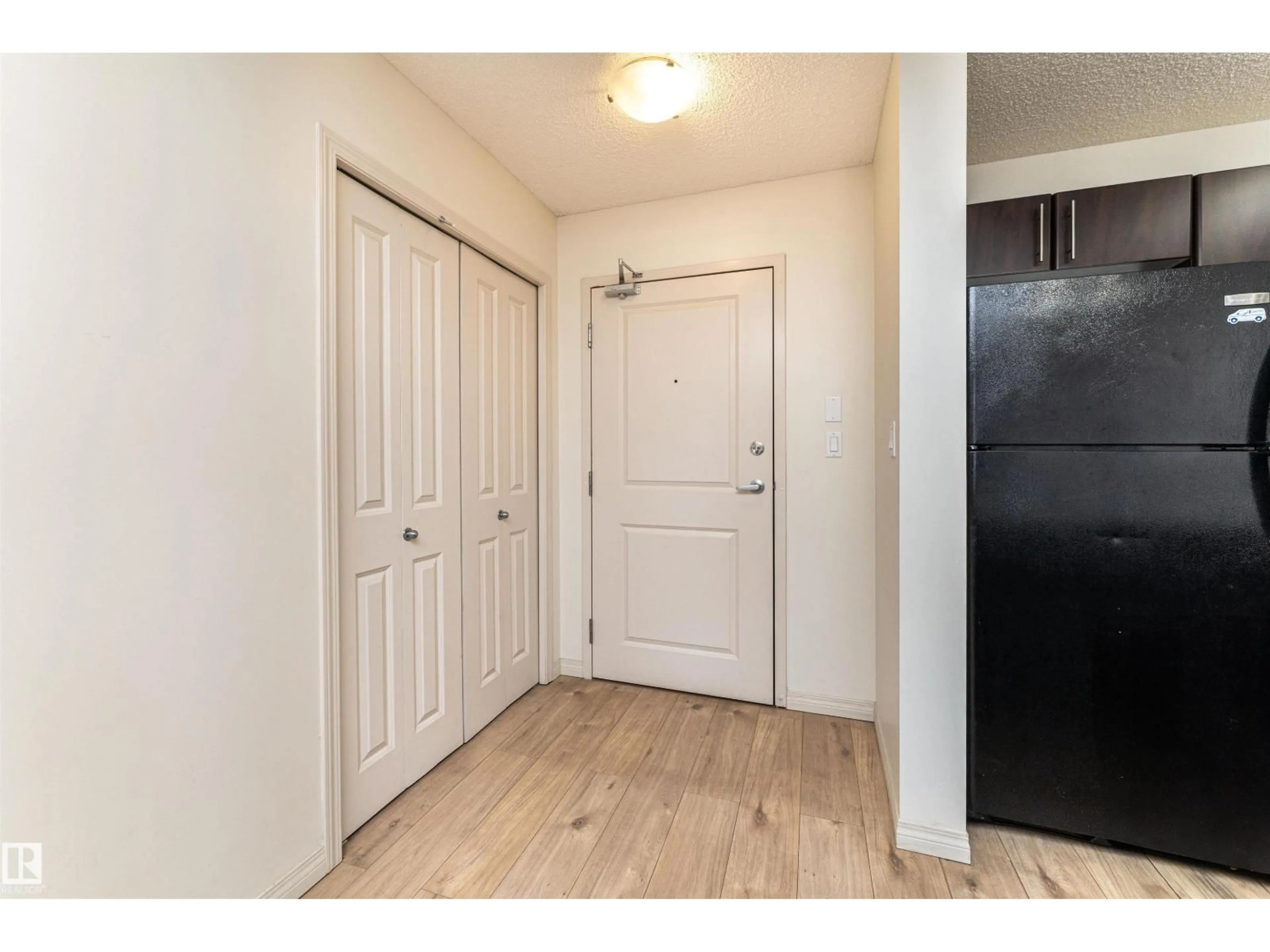 Indoor entryway for #108 - 103 AMBLESIDE DR, Edmonton Alberta T6W0J4