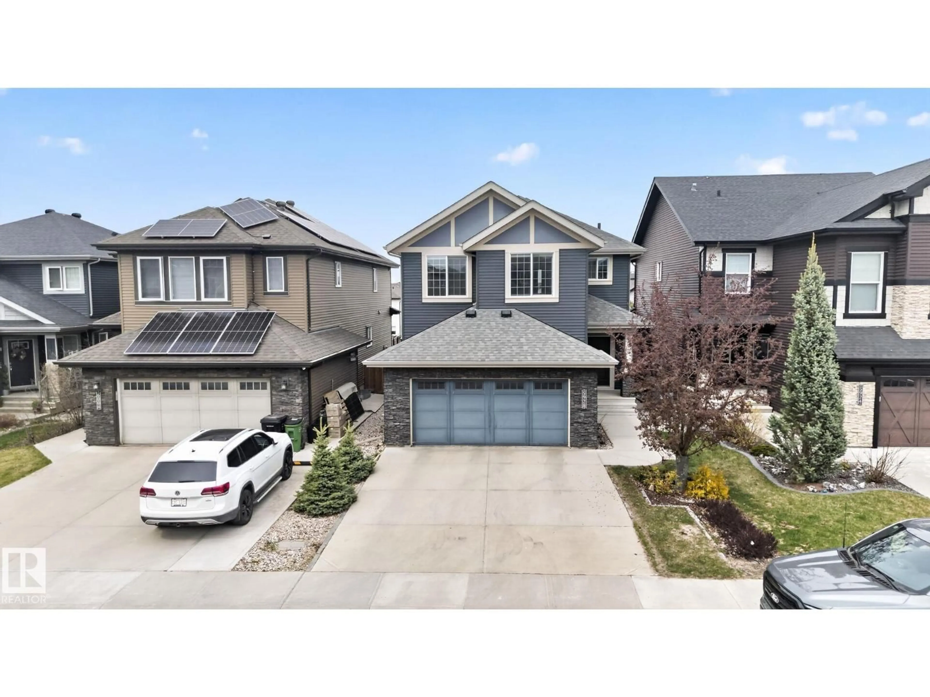A pic from outside/outdoor area/front of a property/back of a property/a pic from drone, street for 5928 19 AV, Edmonton Alberta T6X2A2