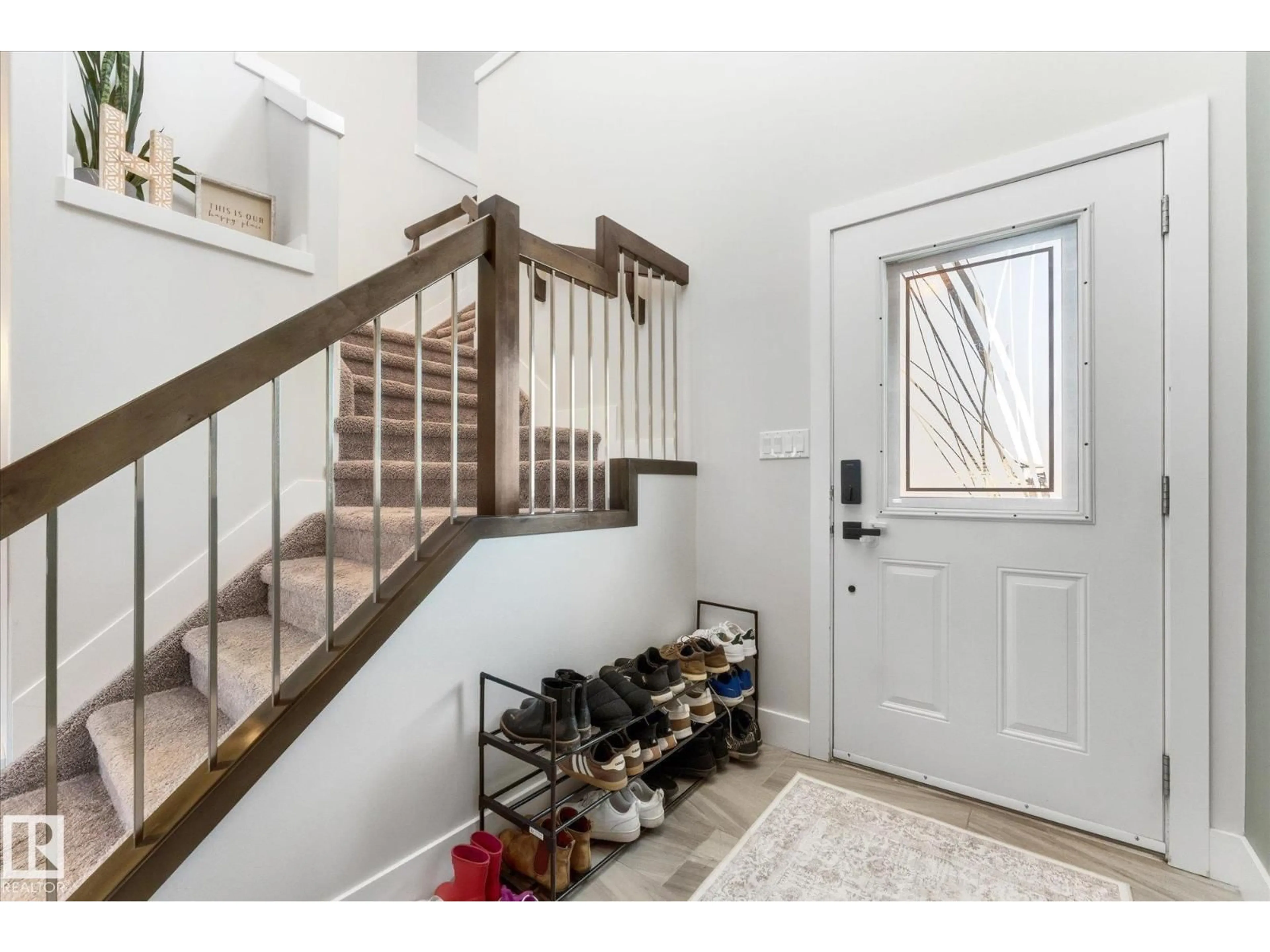 Indoor entryway for 54 CYPRESS LI, Fort Saskatchewan Alberta T8L0H3