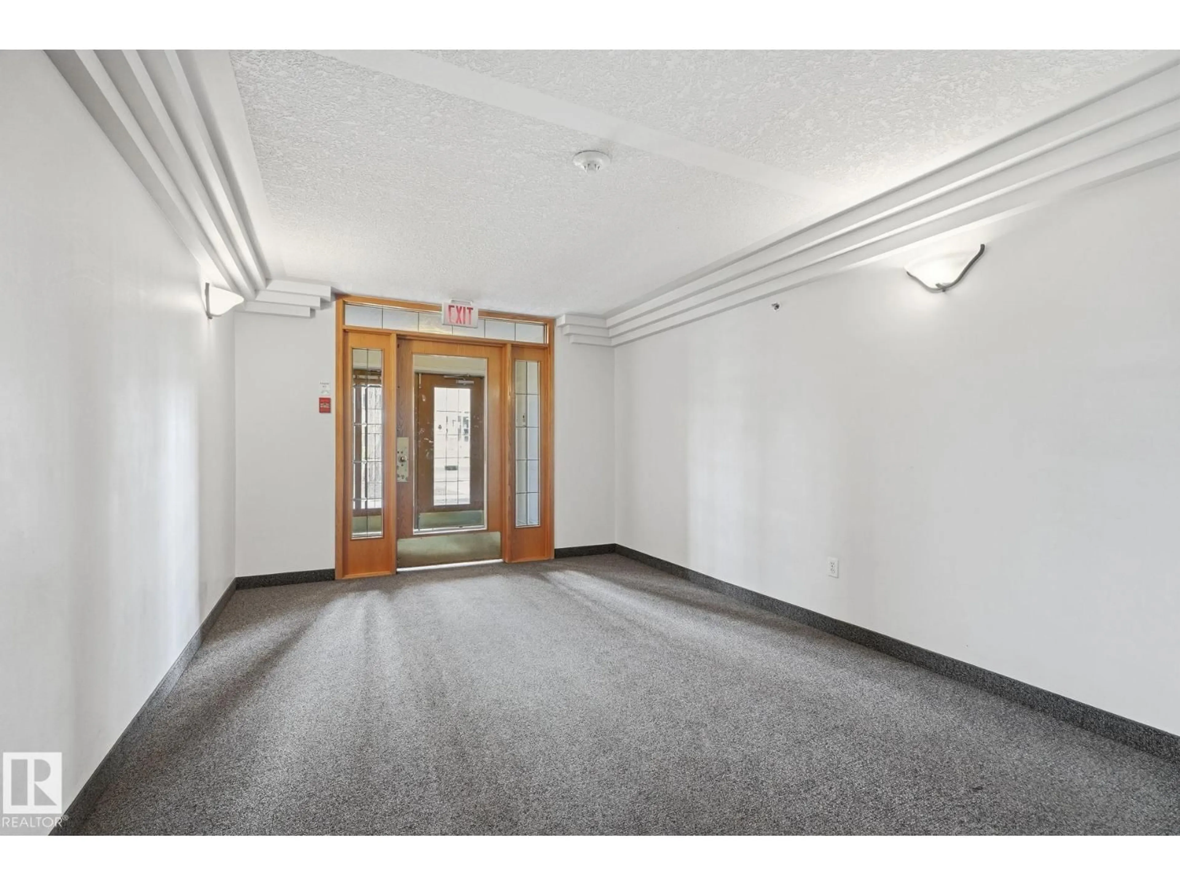 Indoor foyer for #204 - 10827 85 AV NW, Edmonton Alberta T6E2L2