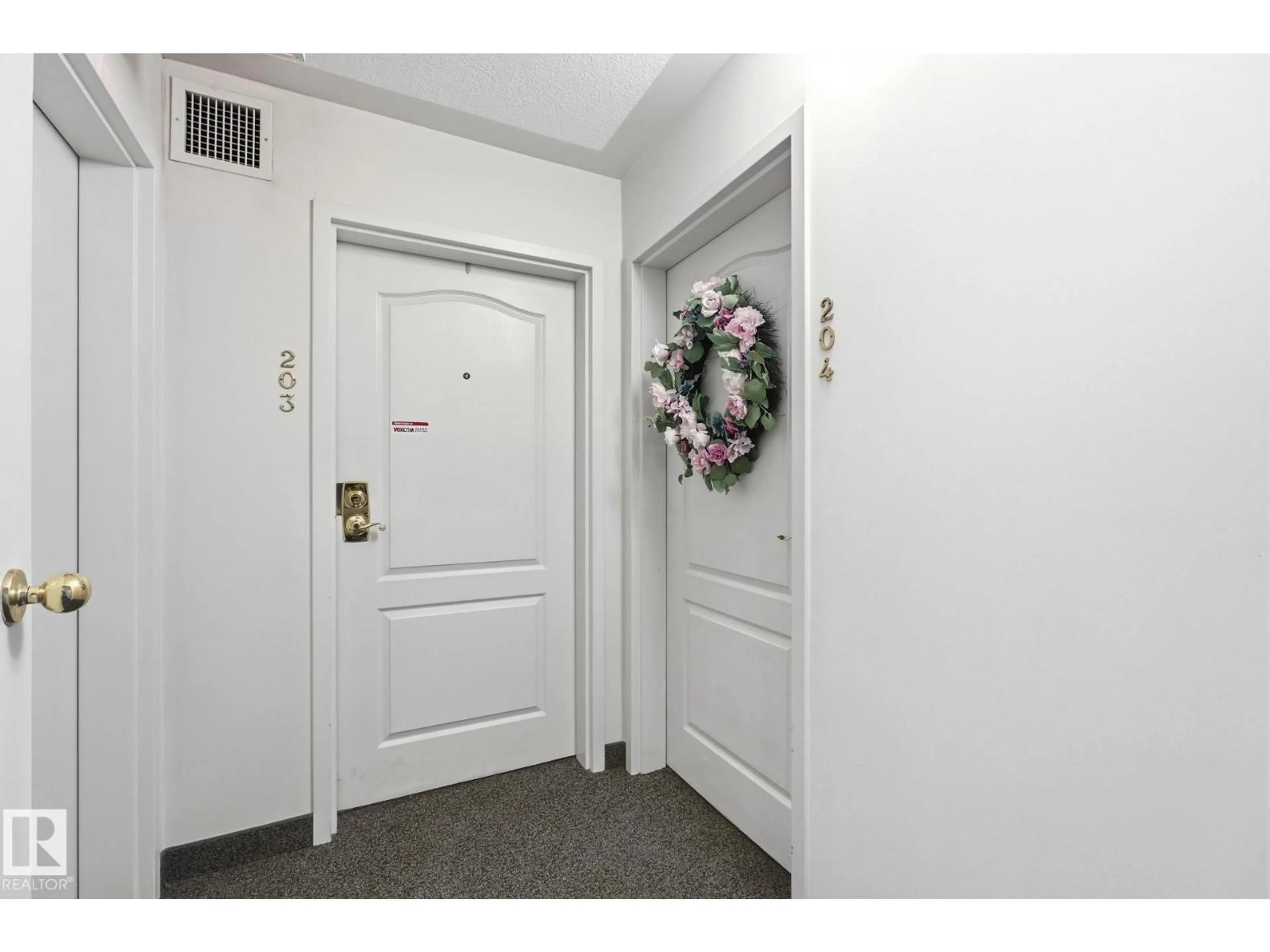 Indoor foyer for #204 - 10827 85 AV NW, Edmonton Alberta T6E2L2
