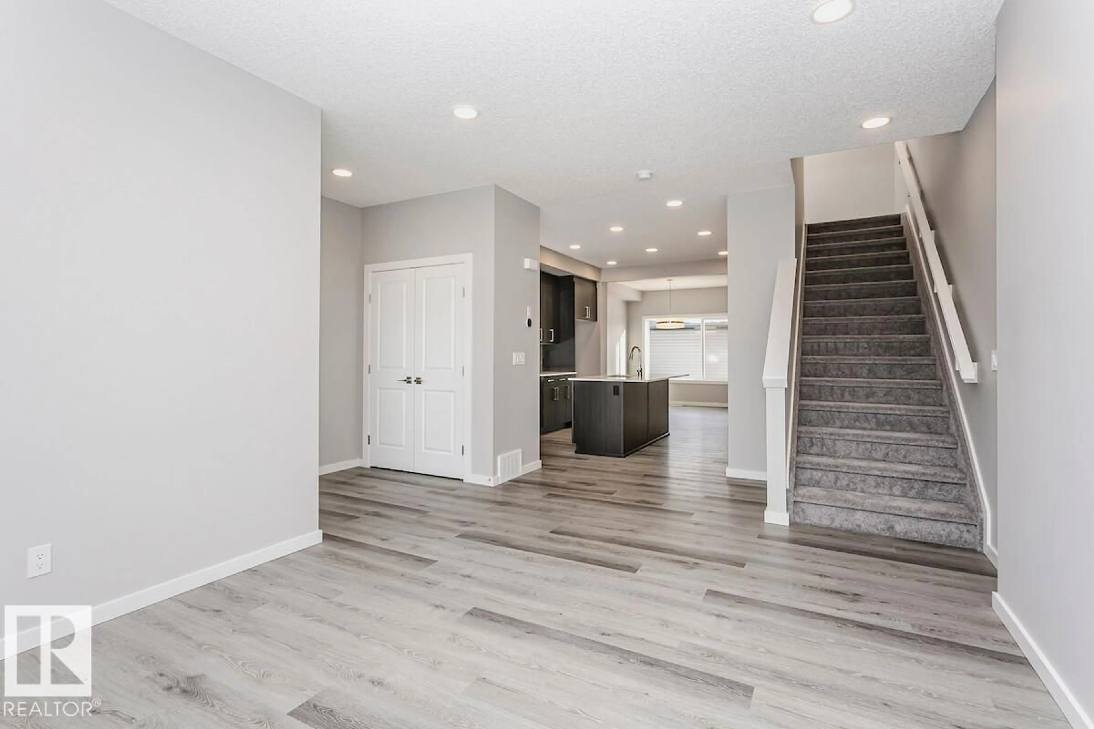 Indoor entryway for 314 HAWTHORN WY, Leduc Alberta T4X0L1