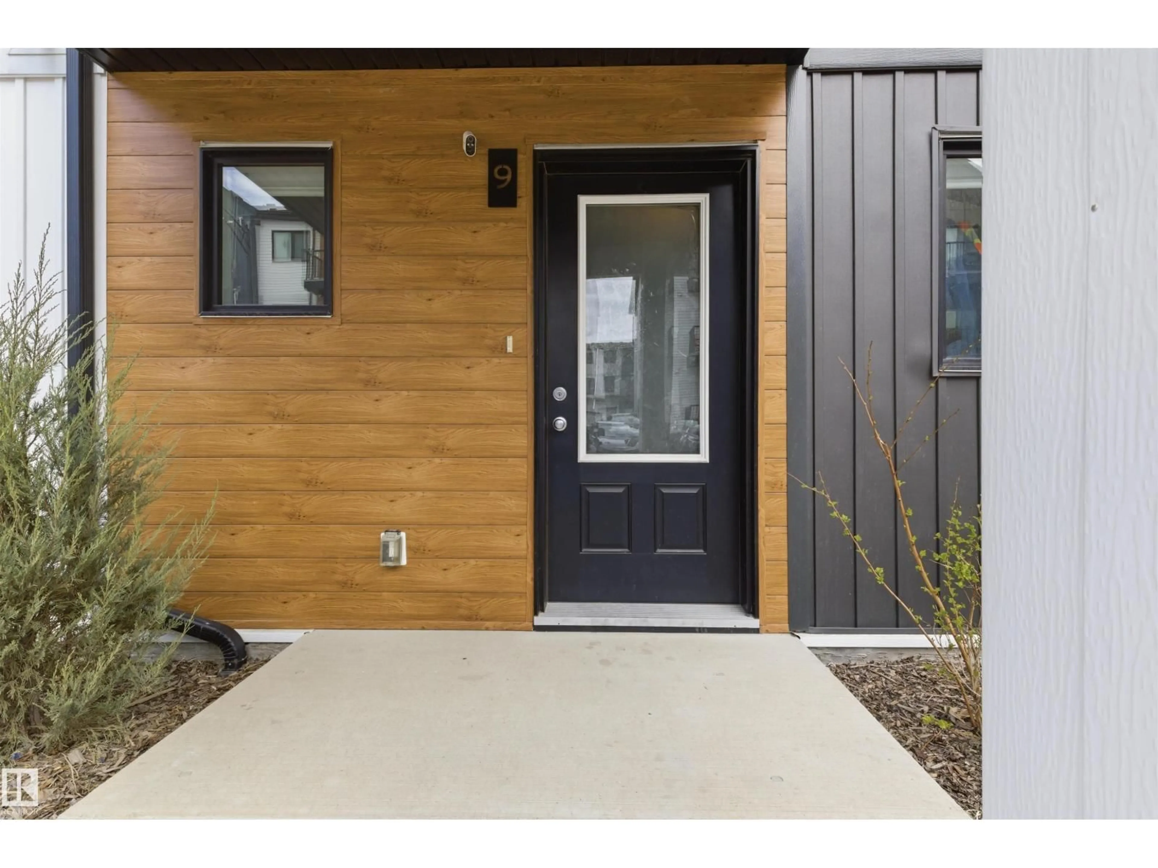 Indoor entryway for #9 - 850 SECORD BV, Edmonton Alberta T5T7R9