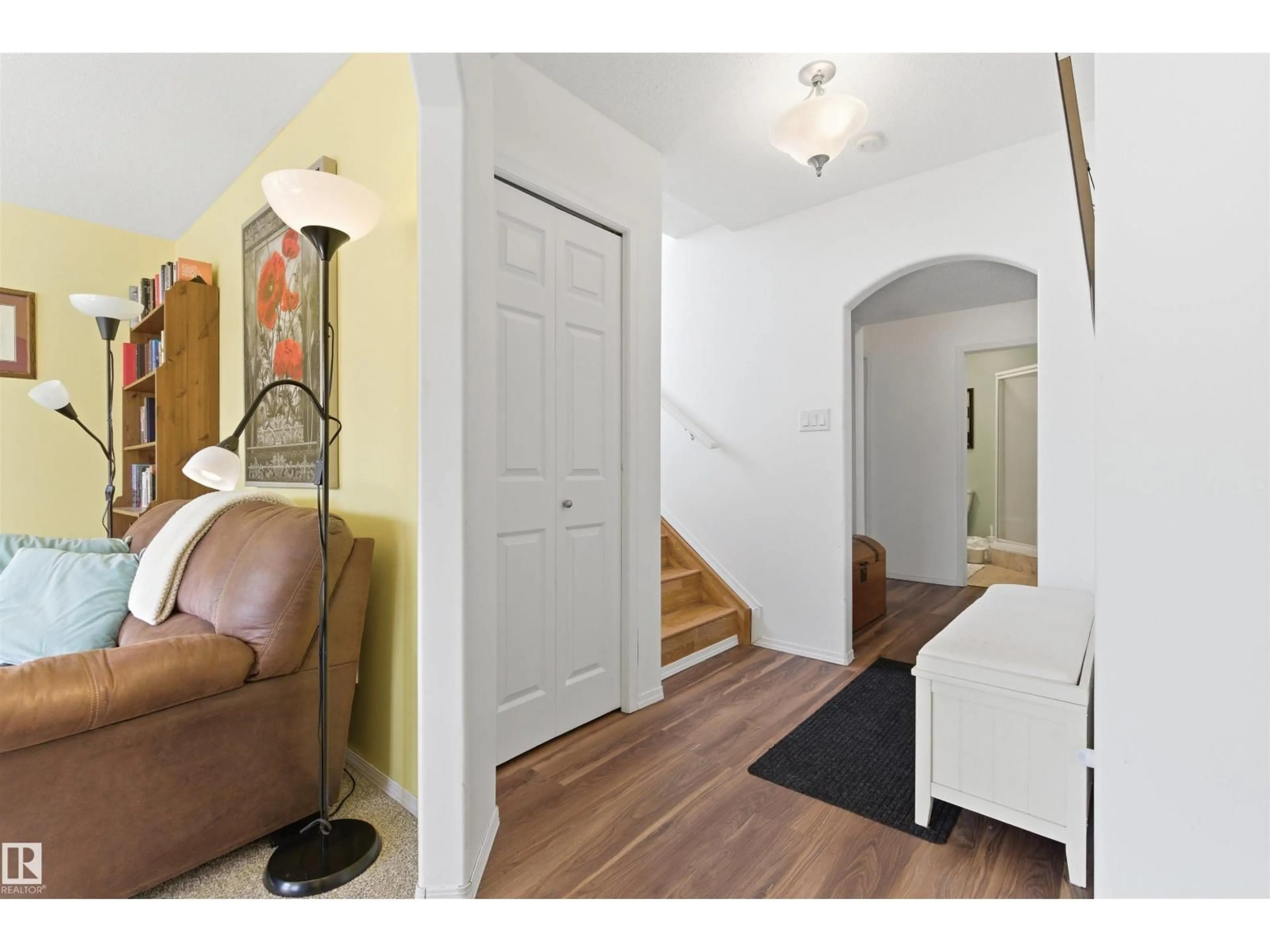 Indoor entryway for 615 20 ST, Cold Lake Alberta T9M2B7