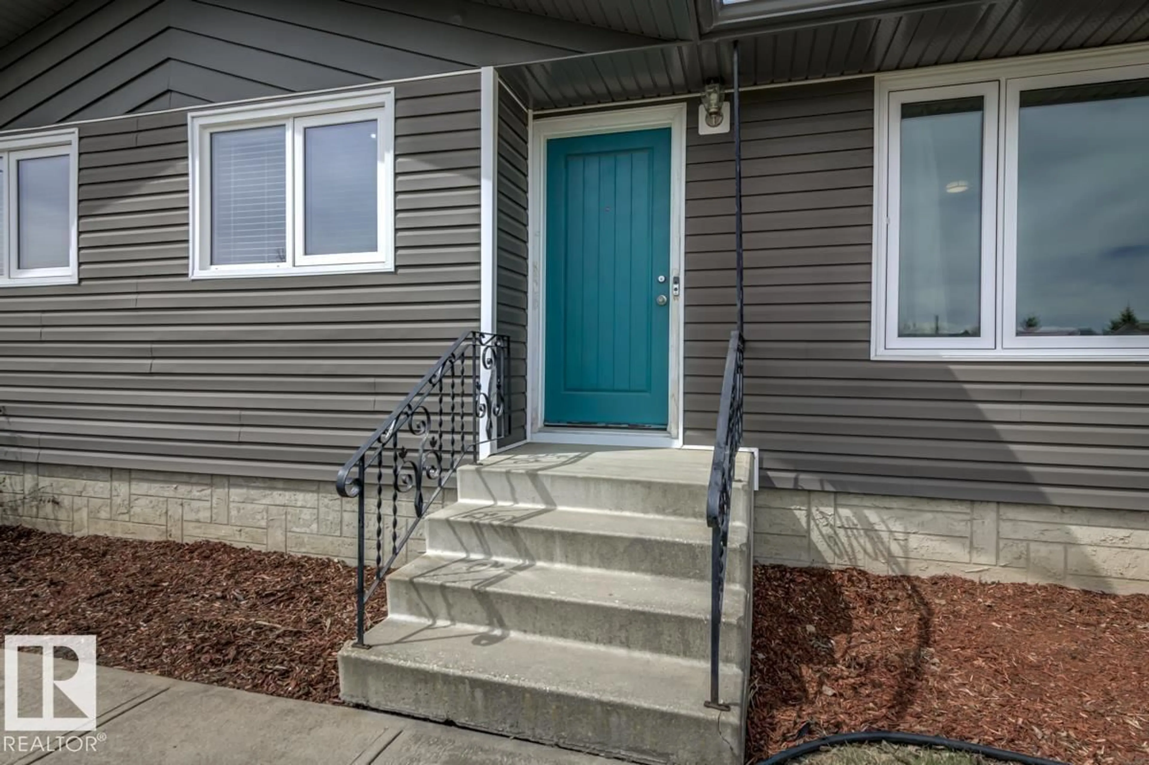 Indoor entryway for 5606 49 ST, Vegreville Alberta T9C1G6