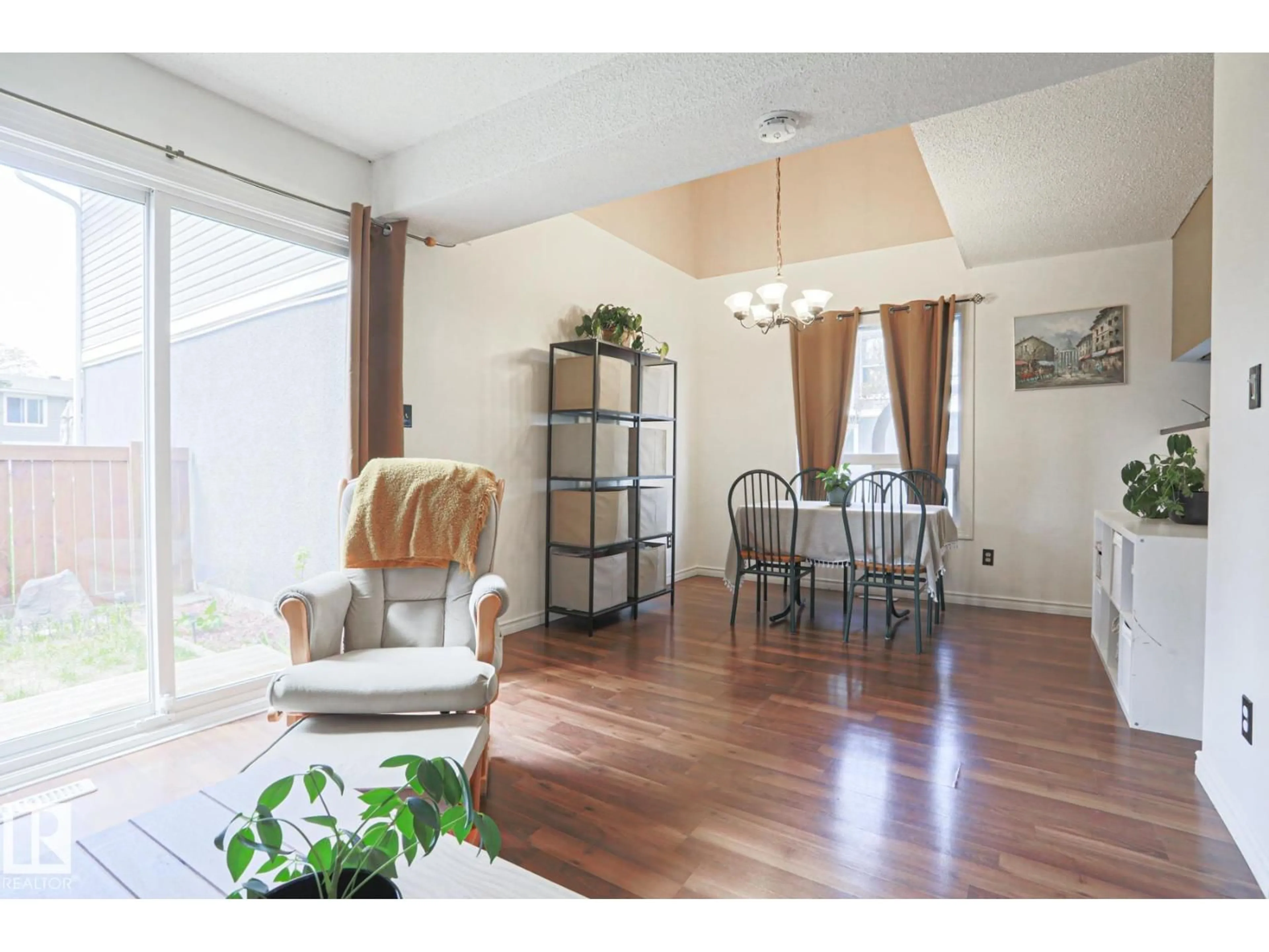 Dining room, wood/laminate floor for 600 LAKEWOOD RD, Edmonton Alberta T6K3Y1