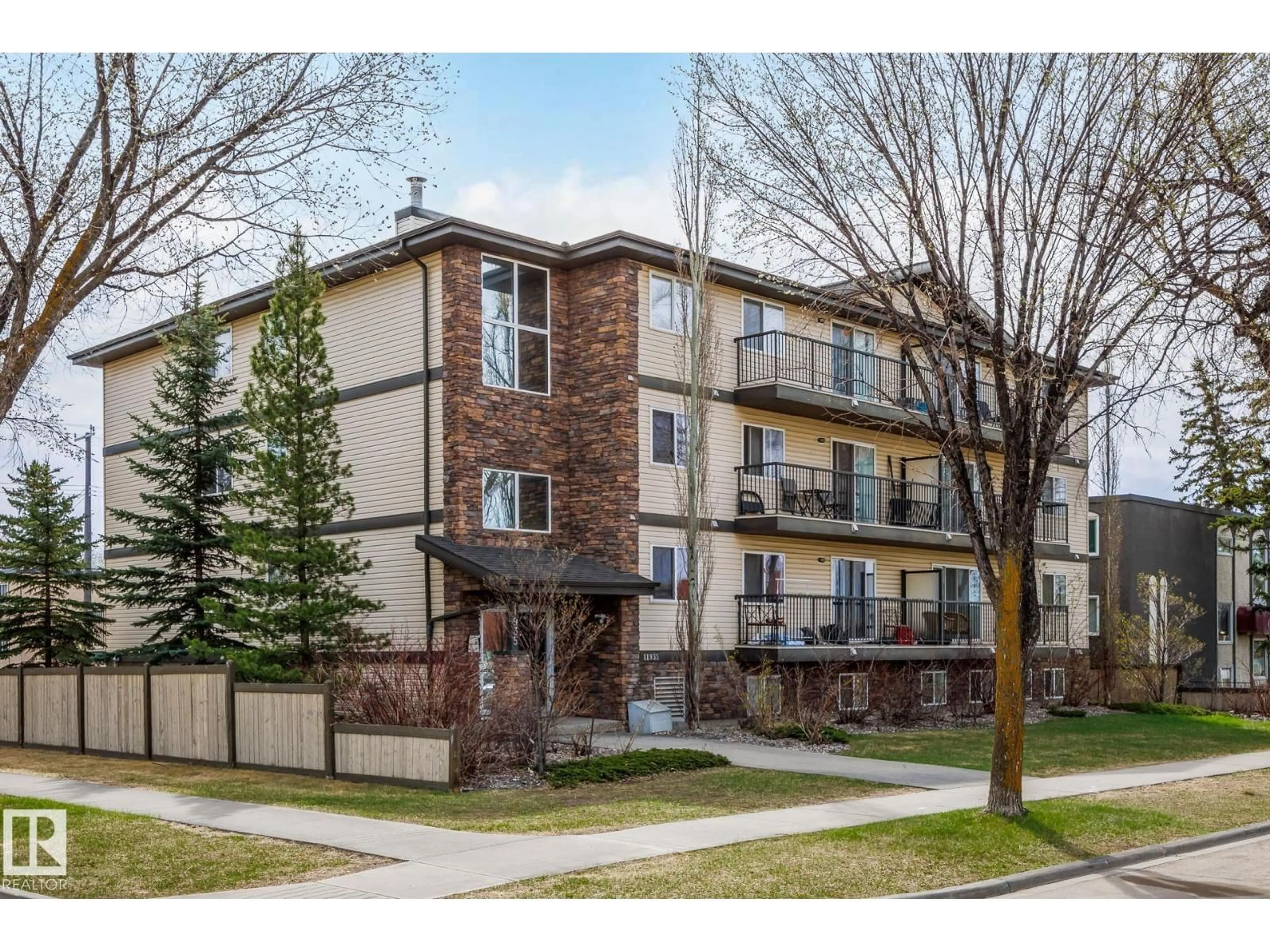 Unknown for #201 - 11935 106 NW, Edmonton Alberta T5G2R4