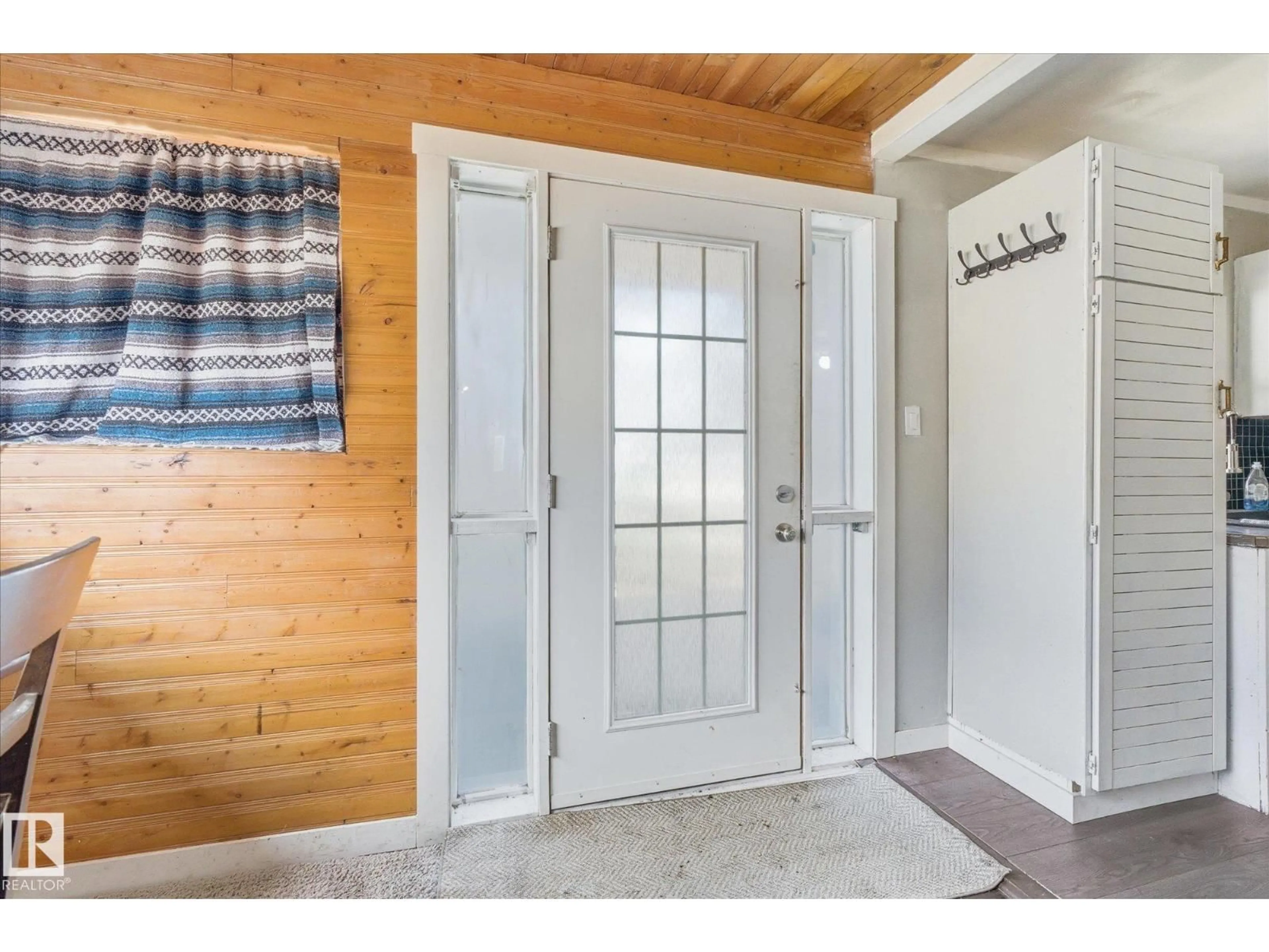 Indoor entryway for 4812 59 ST, Rural Lac Ste. Anne County Alberta T0E0A0