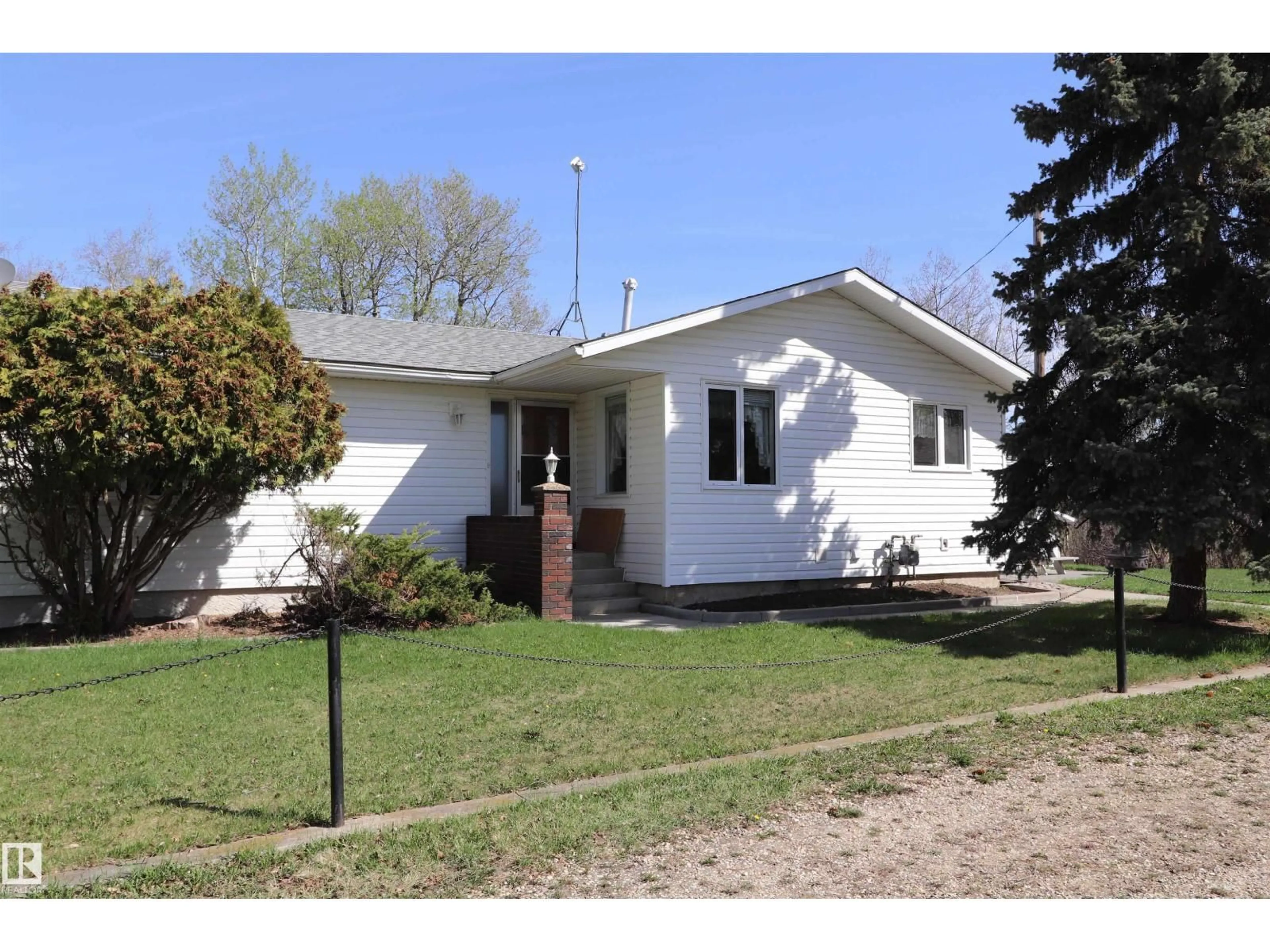 Home with vinyl exterior material, street for 22348 TWP ROAD 512, Rural Strathcona County Alberta T8C1H2