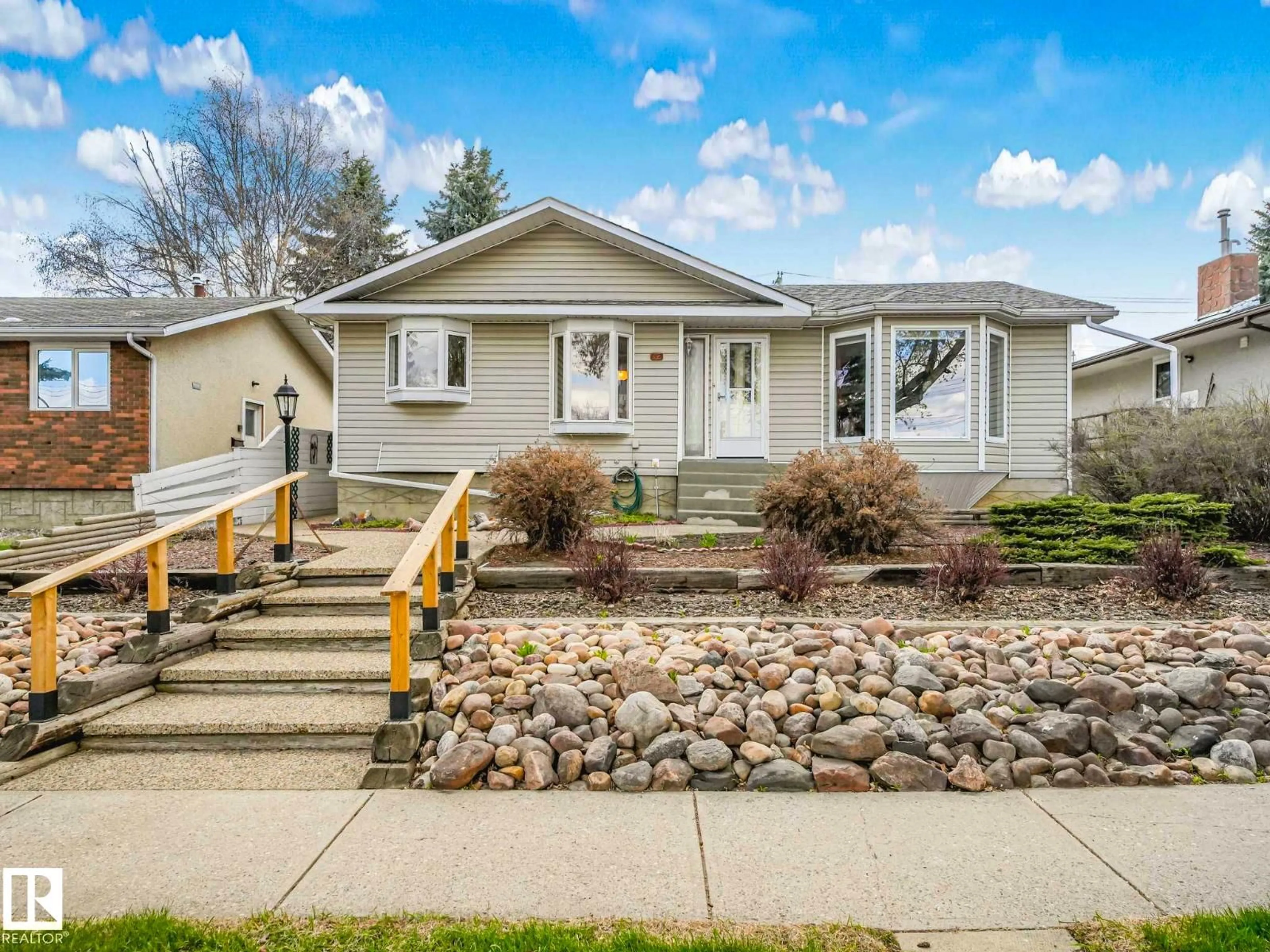 Home with vinyl exterior material, street for 12 MUIR DR, St. Albert Alberta T8N1G2