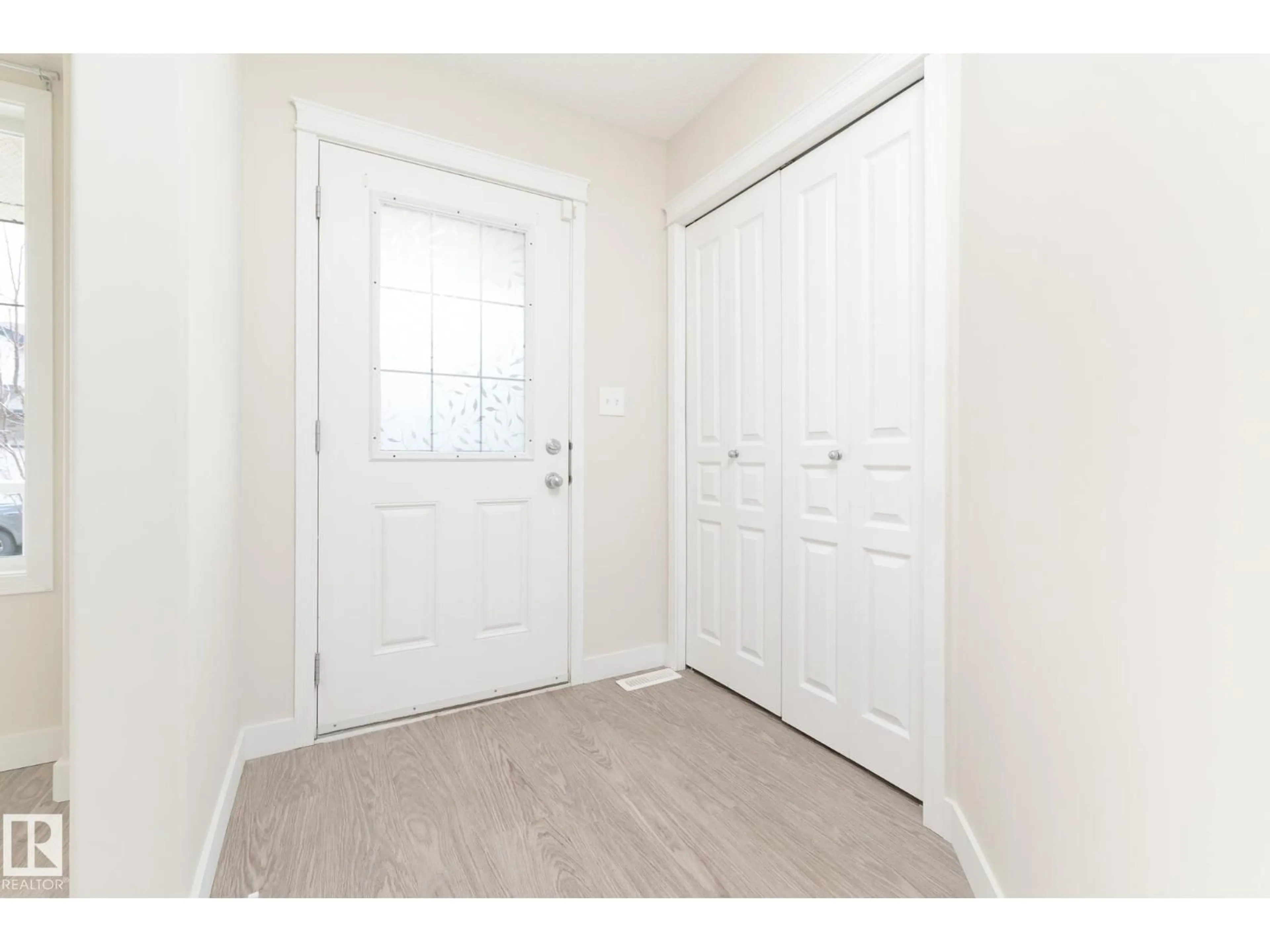 Indoor entryway for 52 VIVIAN WY, Spruce Grove Alberta T7X0H3