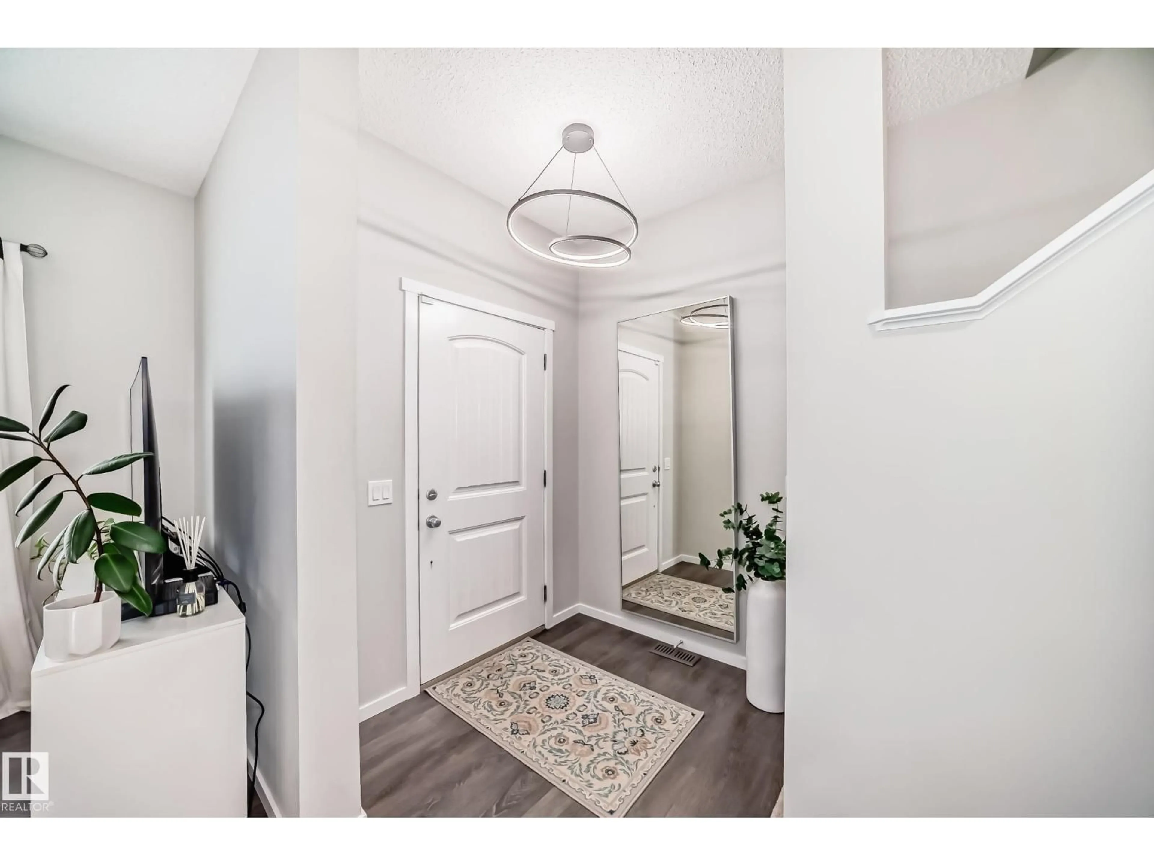 Indoor entryway for 3278 CHERRY CR, Edmonton Alberta T6X1Y5