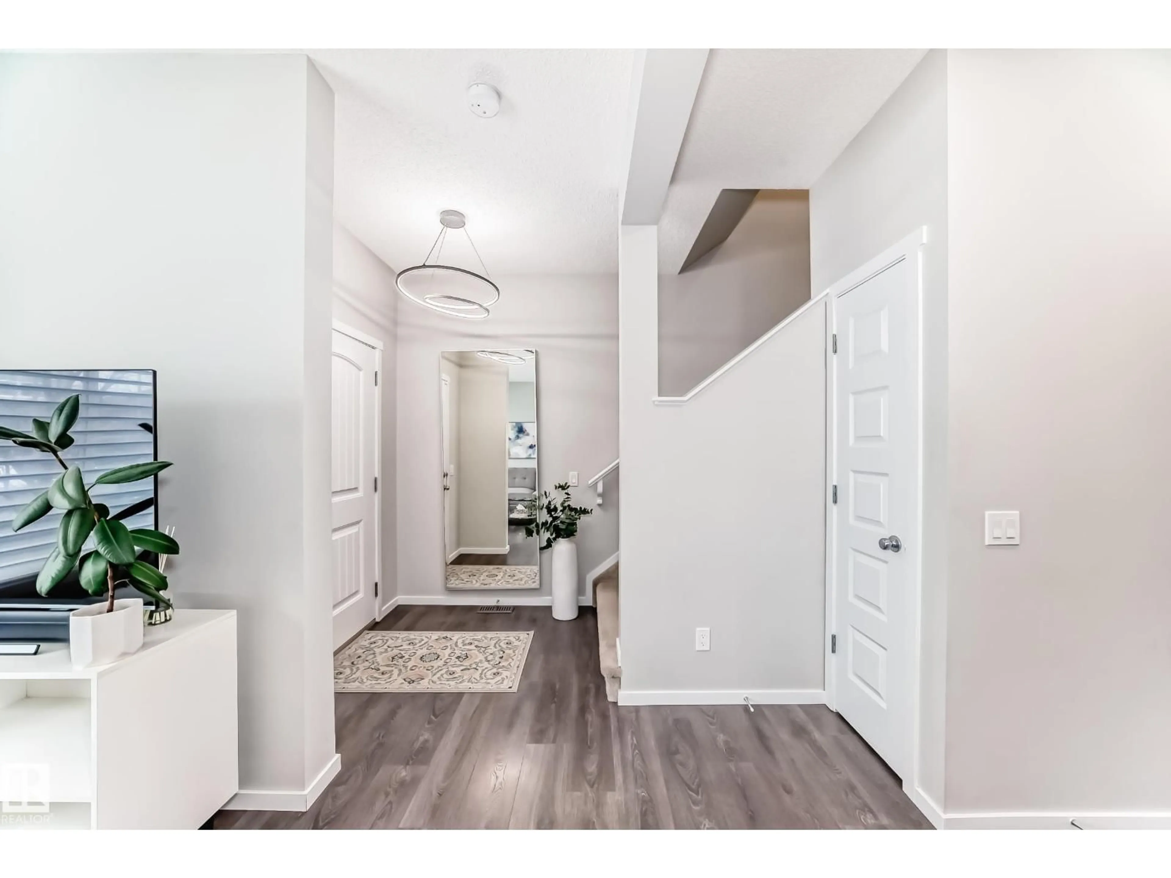 Indoor entryway for 3278 CHERRY CR, Edmonton Alberta T6X1Y5
